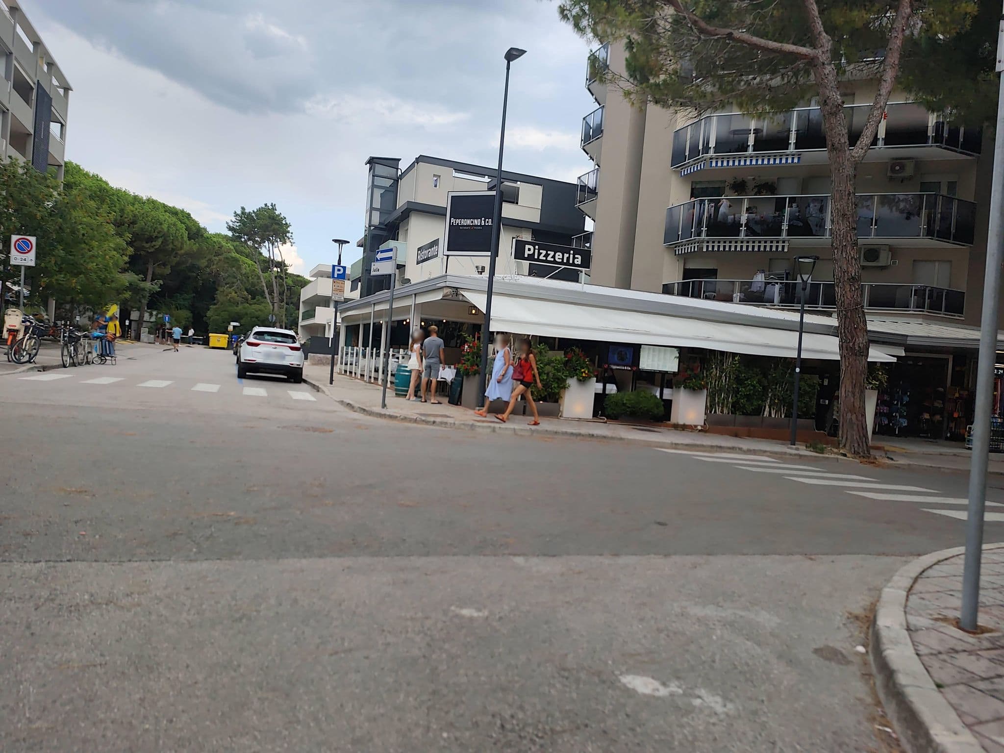 Street view near Garni Carinzia, Lignano Sabbiadoro — © Duro (CC BY-SA · Mapillary)