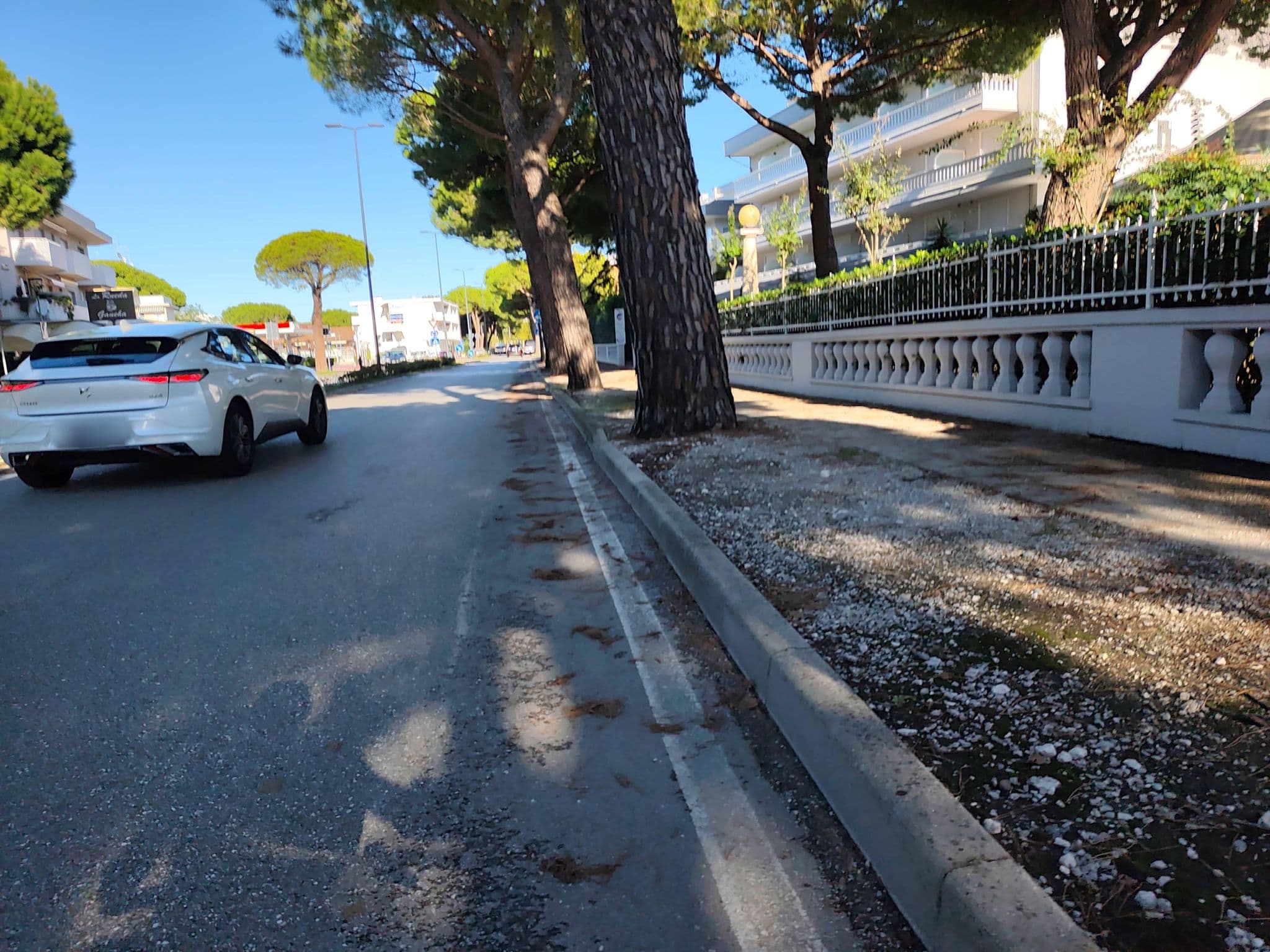 Street view near Appartamenti al Cigno, Lignano Sabbiadoro — © Duro (CC BY-SA · Mapillary)