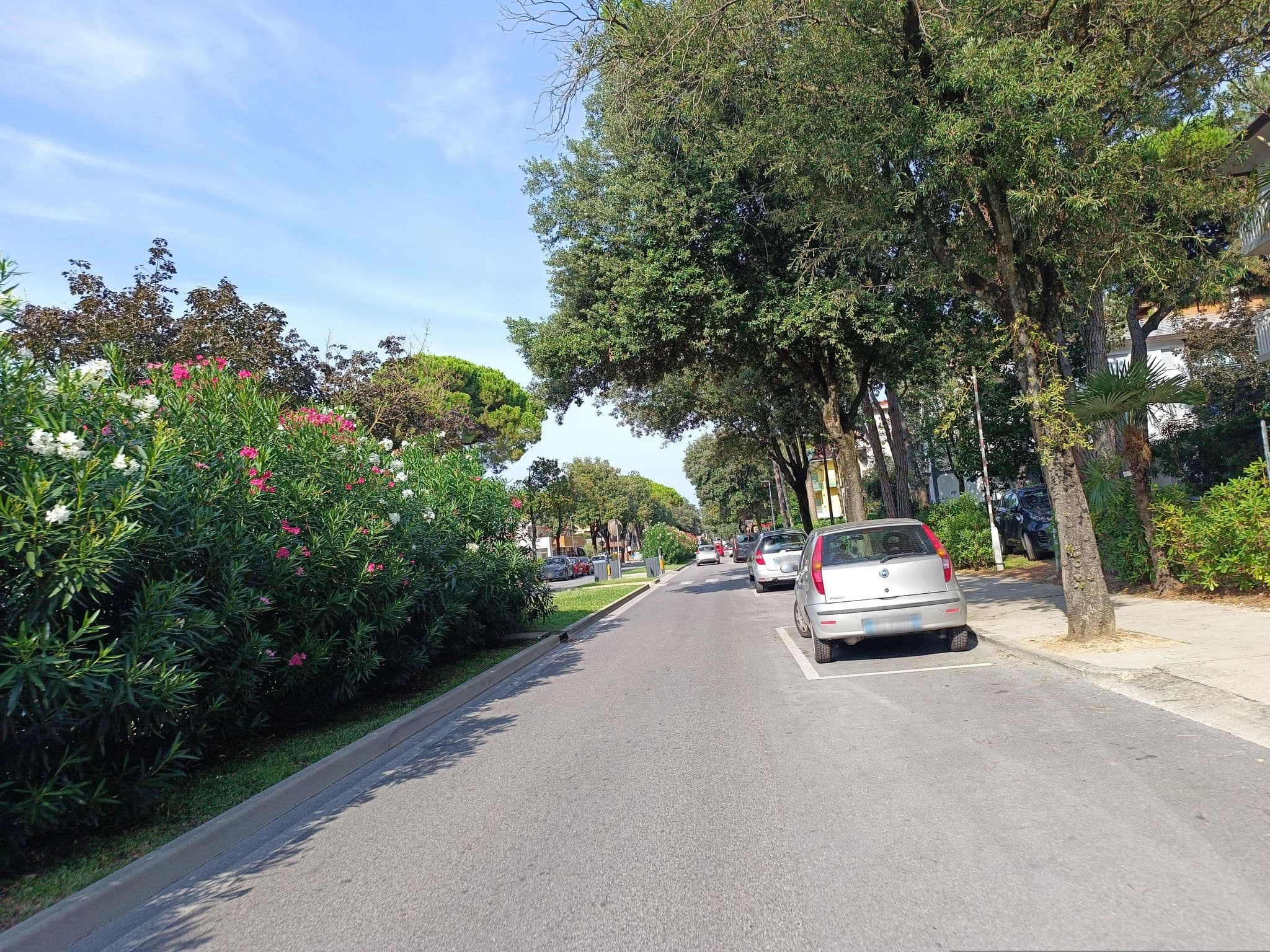 Street view near Helvetia Hotel Lignano Sabbiadoro, Lignano Sabbiadoro — © Duro (CC BY-SA · Mapillary)