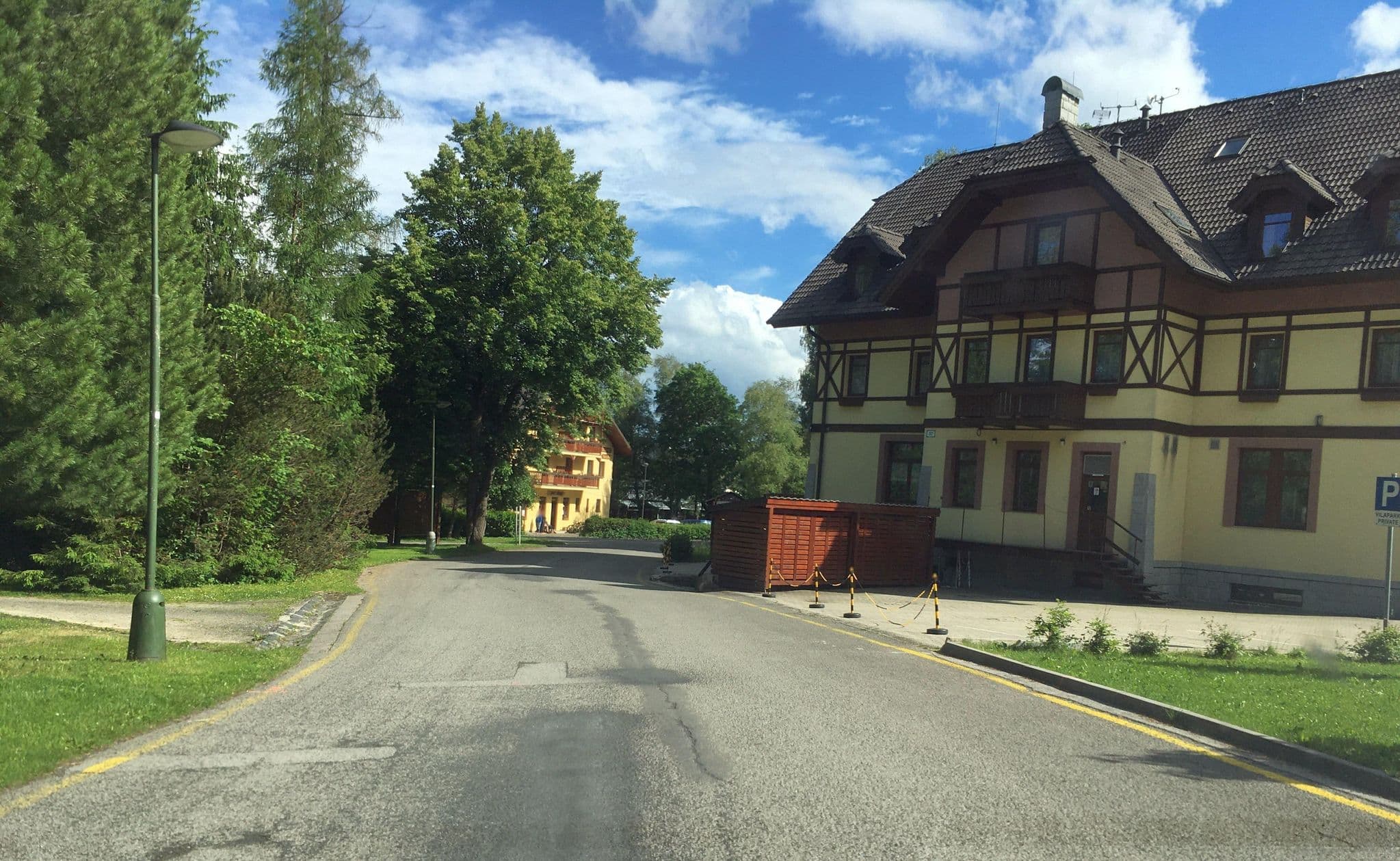 Street view near Vila Park, Vysoké Tatry — © istefanos (CC BY-SA · Mapillary)