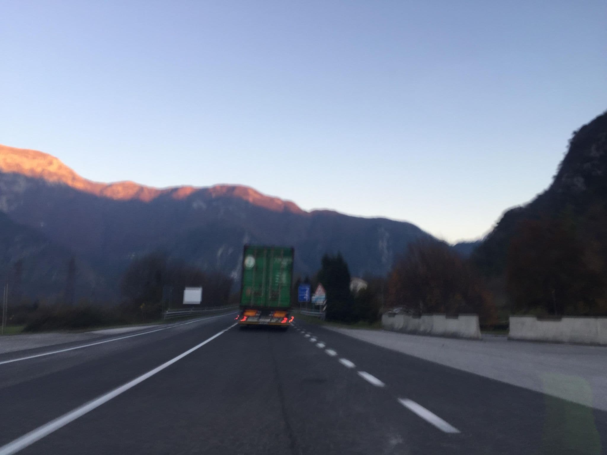 Street view near Alma Living Hotel al Girarrosto, Venzone — © igorzo (CC BY-SA · Mapillary)