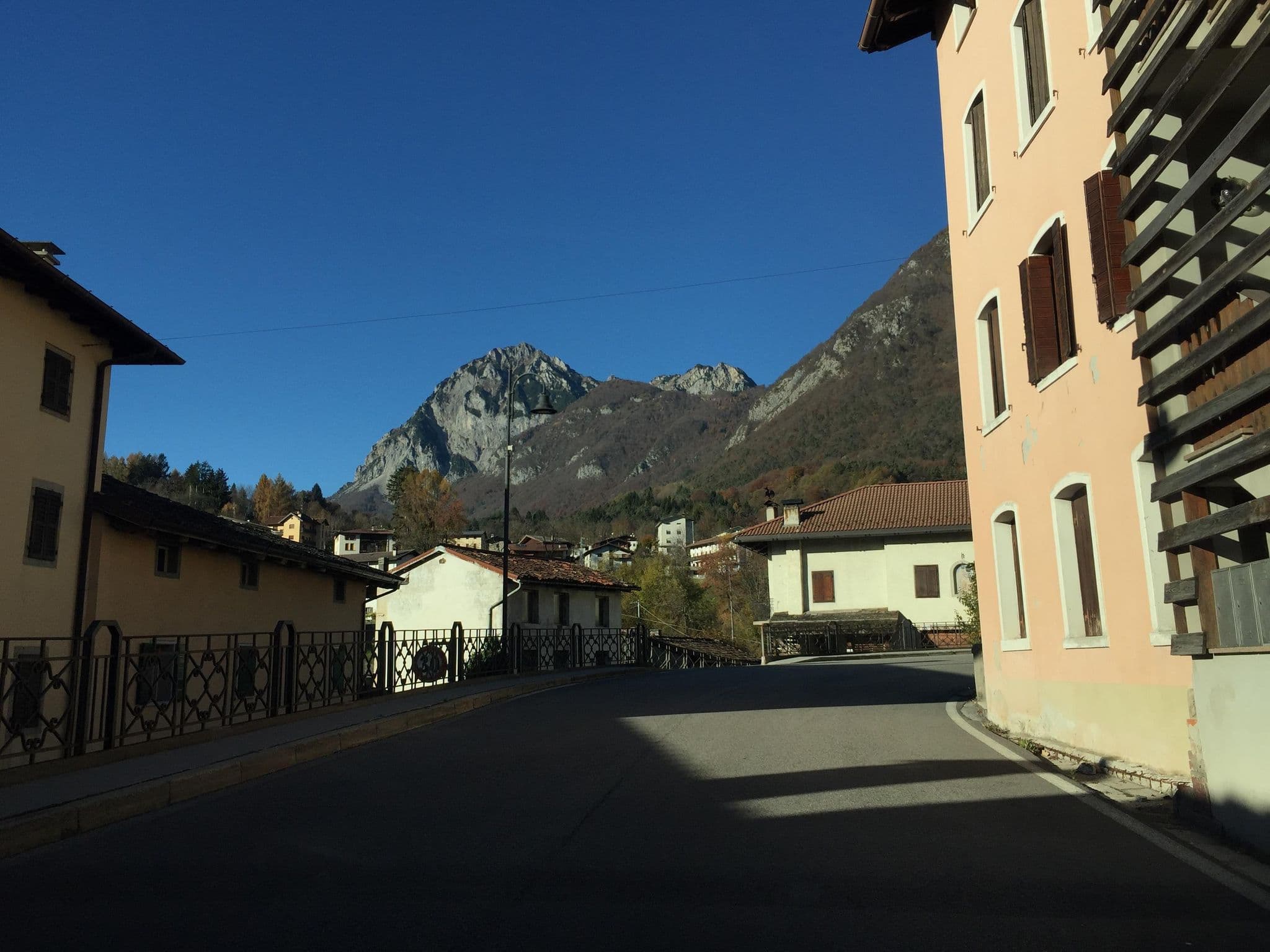 Street view near Albergo dal Cortesan SAS di De Luca Maurizio & C., Enemonzo-Quinis — © igorzo (CC BY-SA · Mapillary)