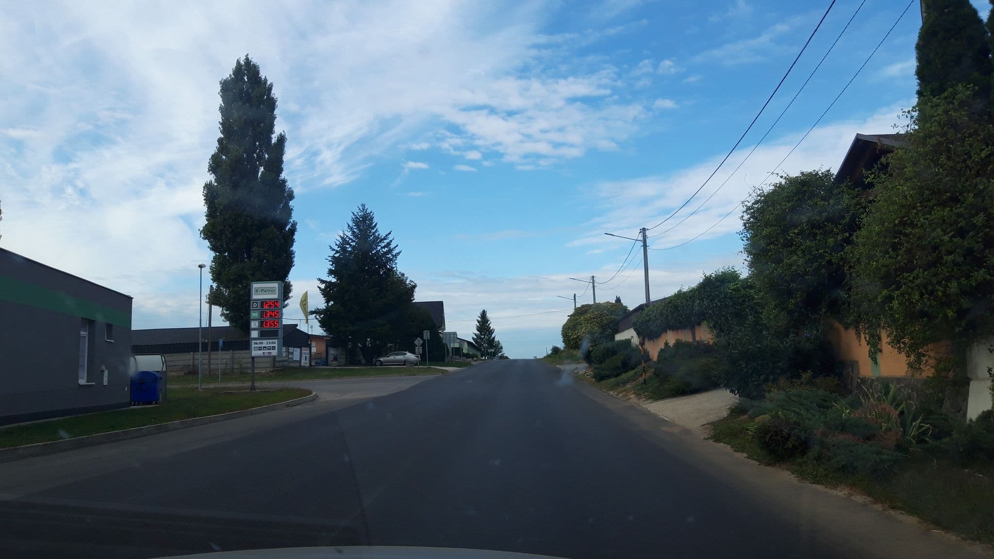 Street view near Penzión Adria, Komárno — © durko_freemap (CC BY-SA · Mapillary)