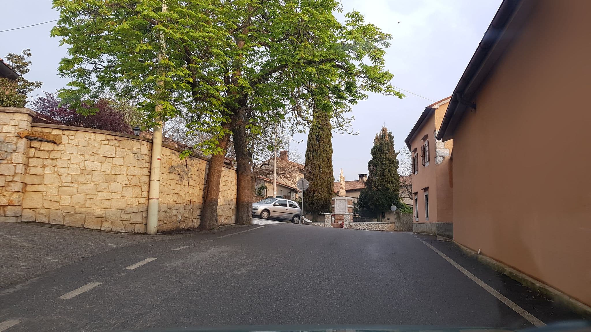 Street view near Fattoria Carsica Bajta di Skerlj Slavko & C. SS, Santa Croce — © igorzo (CC BY-SA · Mapillary)