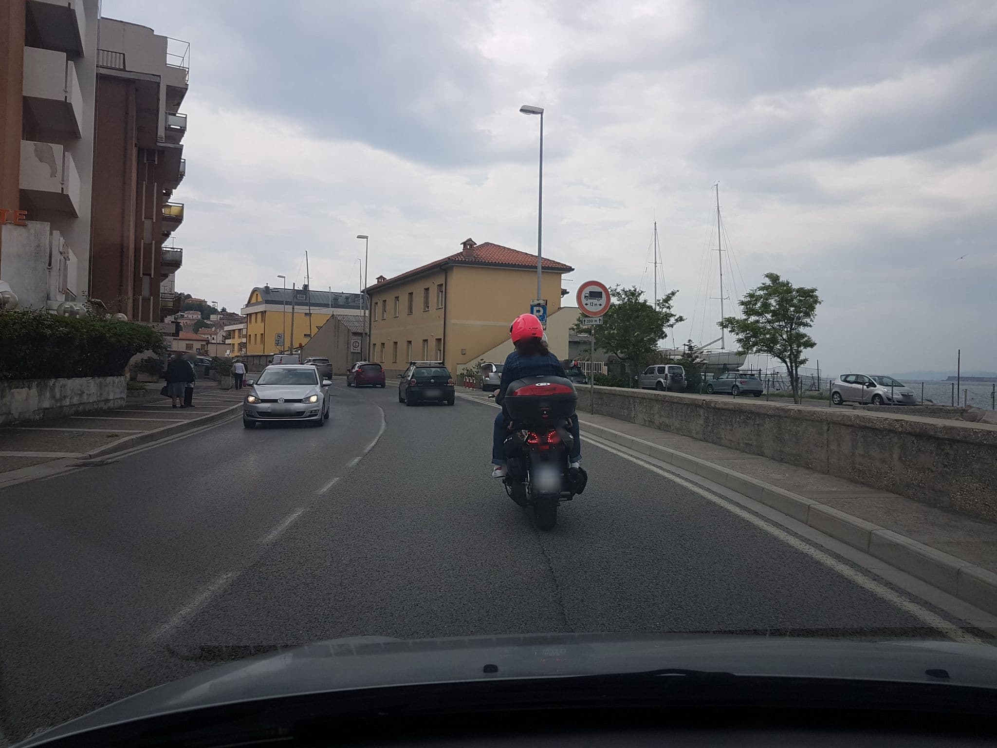 Street view near Hotel Ristorante Al Lido, Muggia — © damjang (CC BY-SA · Mapillary)