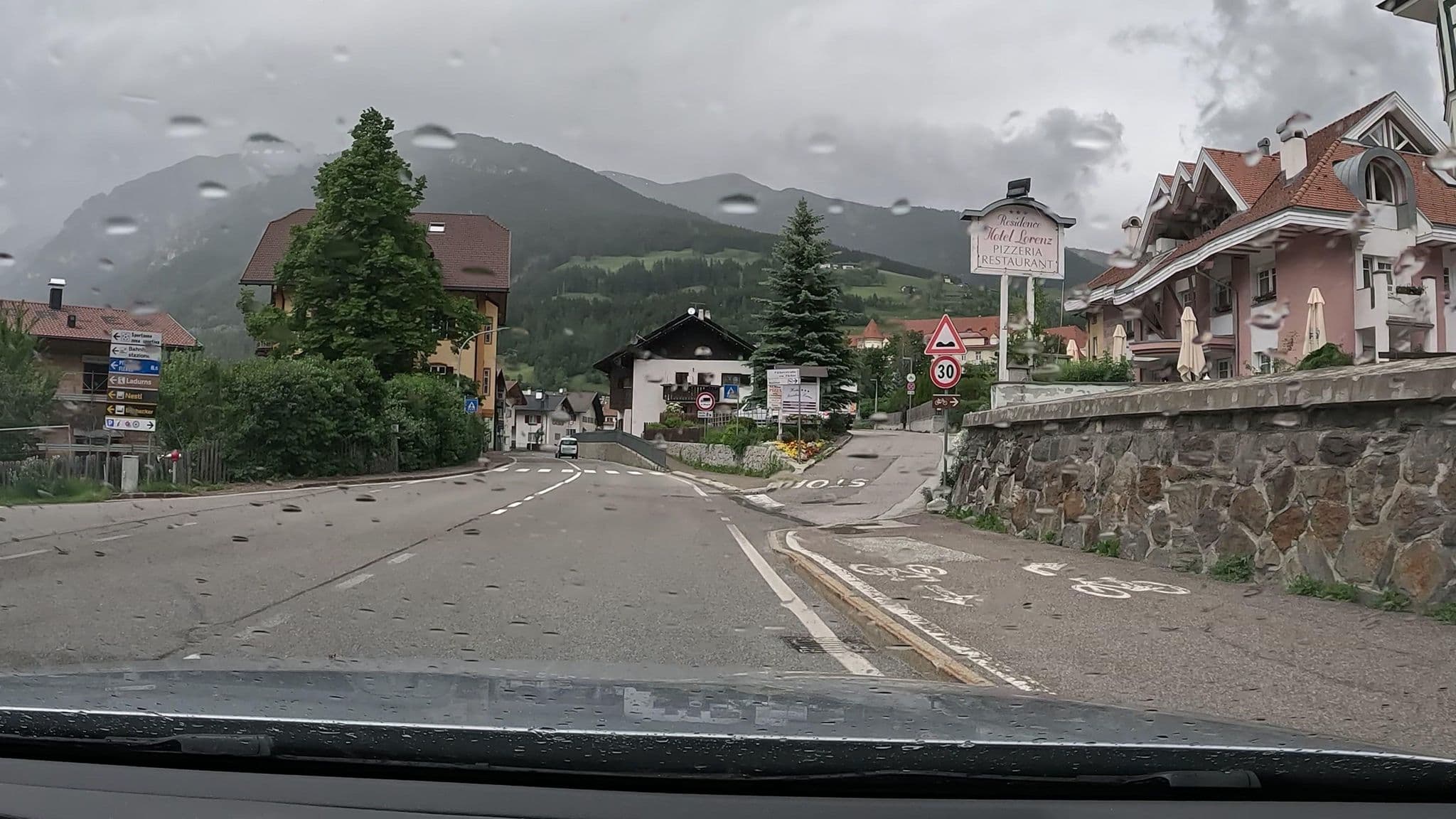 Street view near Hotel Residence Lorenz Bar Restaurant Pizza, Brennero - Brenner — © stefanro74 (CC BY-SA · Mapillary)