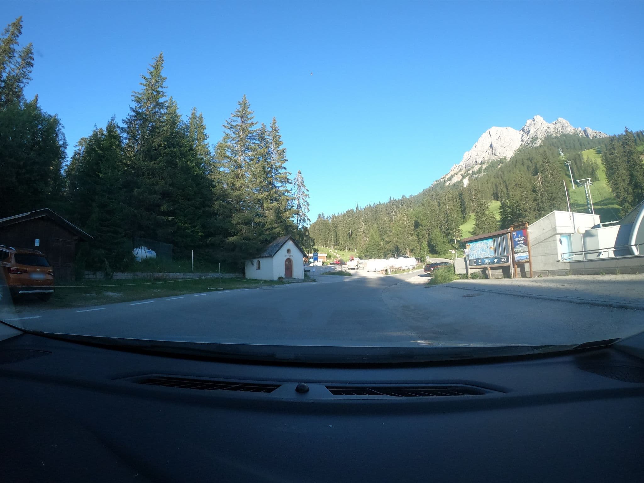 Street view near Furcia Center SNC di Maria Stefania Kehrer, Riscone — © vst (CC BY-SA · Mapillary)