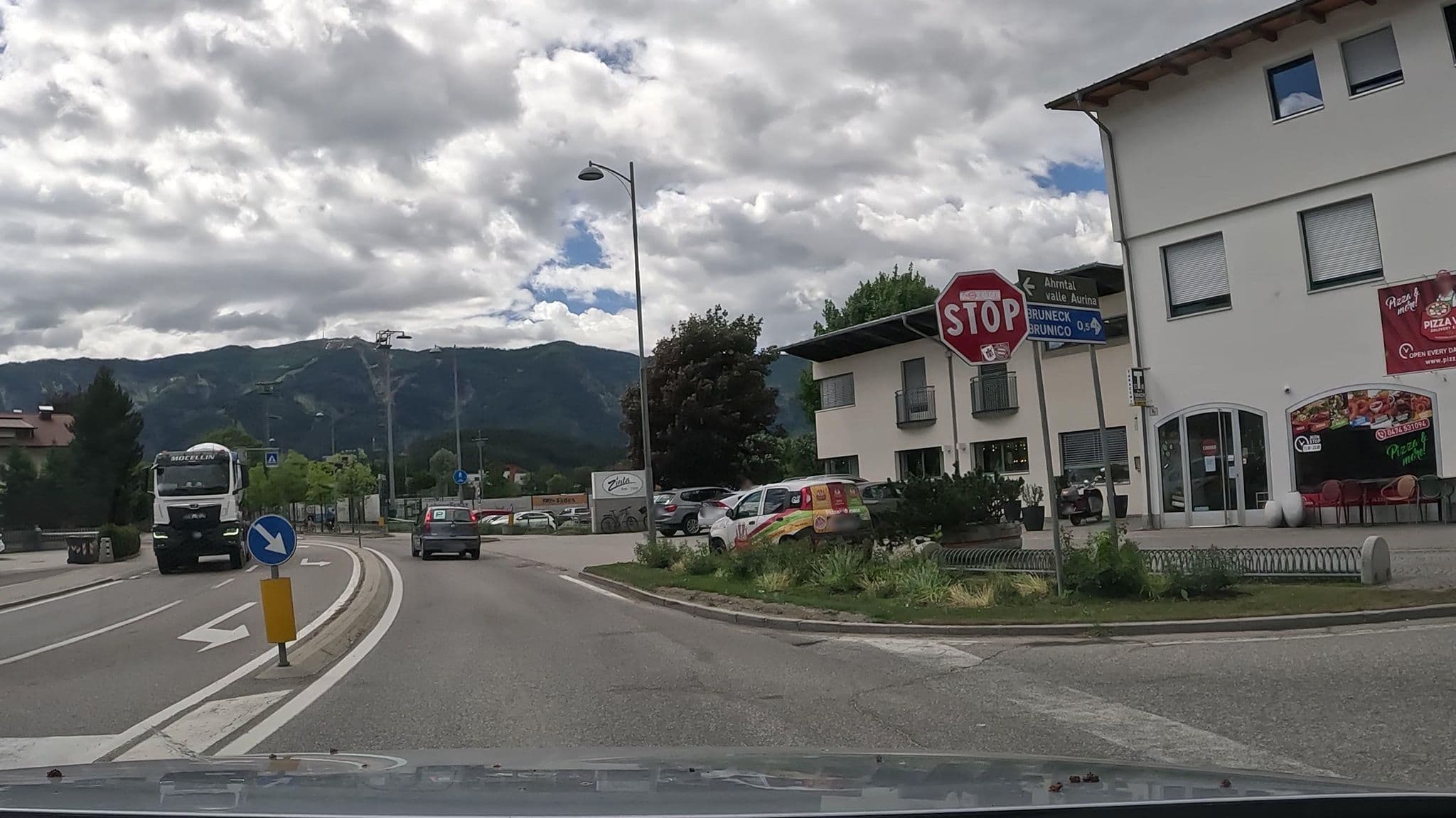 Street view near Haus Peter, Brunico — © stefanro74 (CC BY-SA · Mapillary)