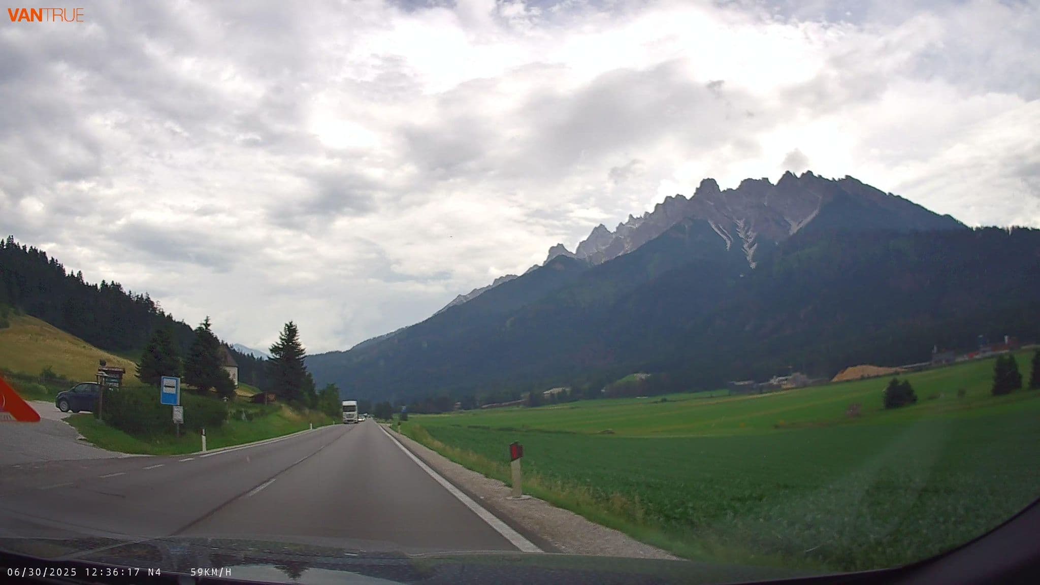 Street view near Sonne Hotel, Dobbiaco — © fcignat (CC BY-SA · Mapillary)