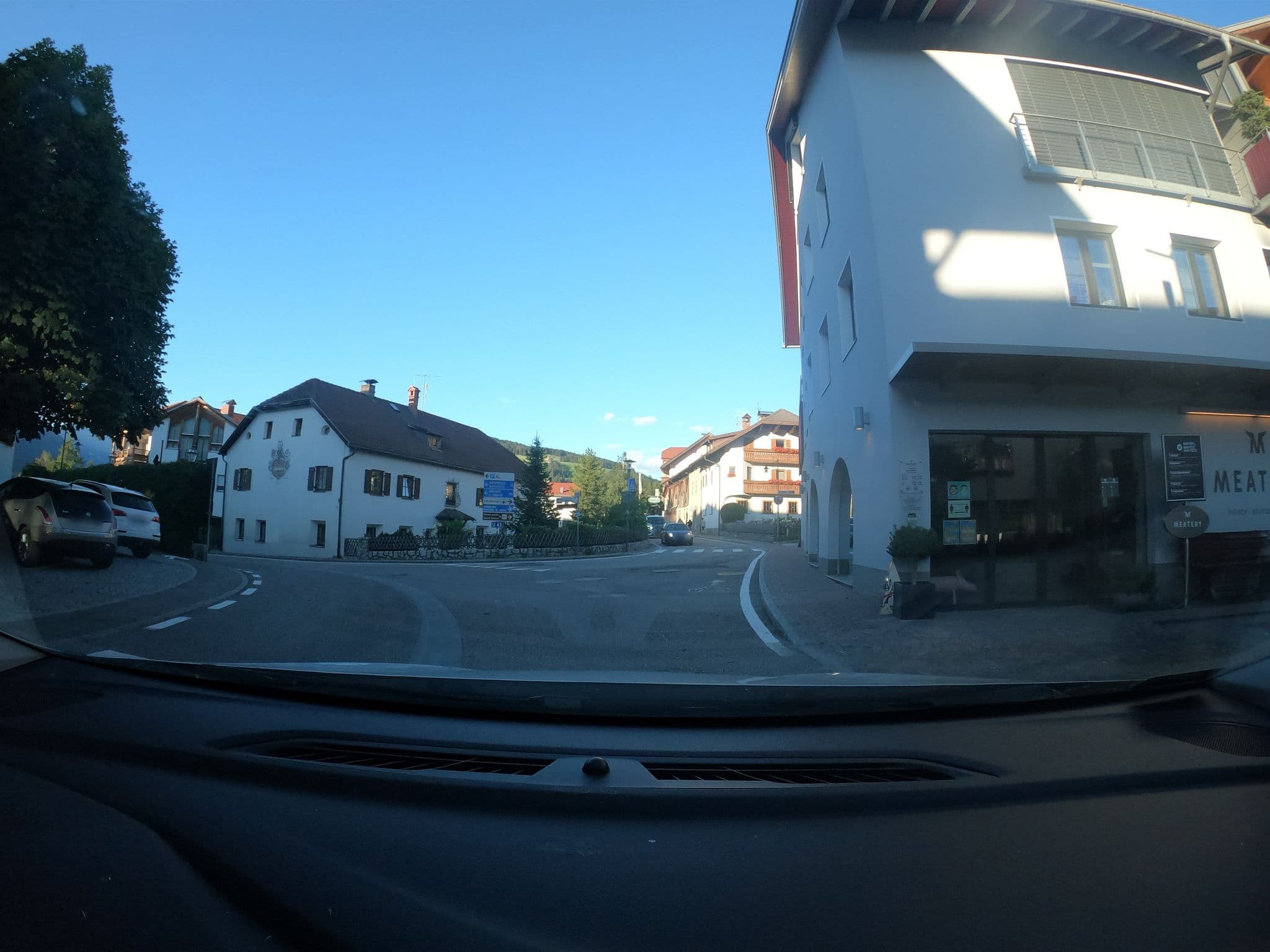 Street view near Landhotel Tharewirt, Valdaora di Mezzo — © vst (CC BY-SA · Mapillary)