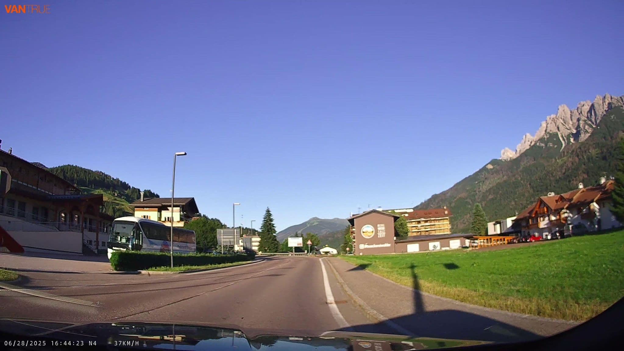 Street view near Hotel Hubertushof, Dobbiaco — © fcignat (CC BY-SA · Mapillary)