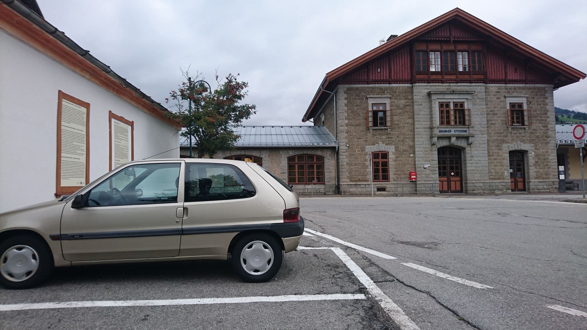 Street view near Hotel Casa Alpina, Dobbiaco — © voschix (CC BY-SA · Mapillary)