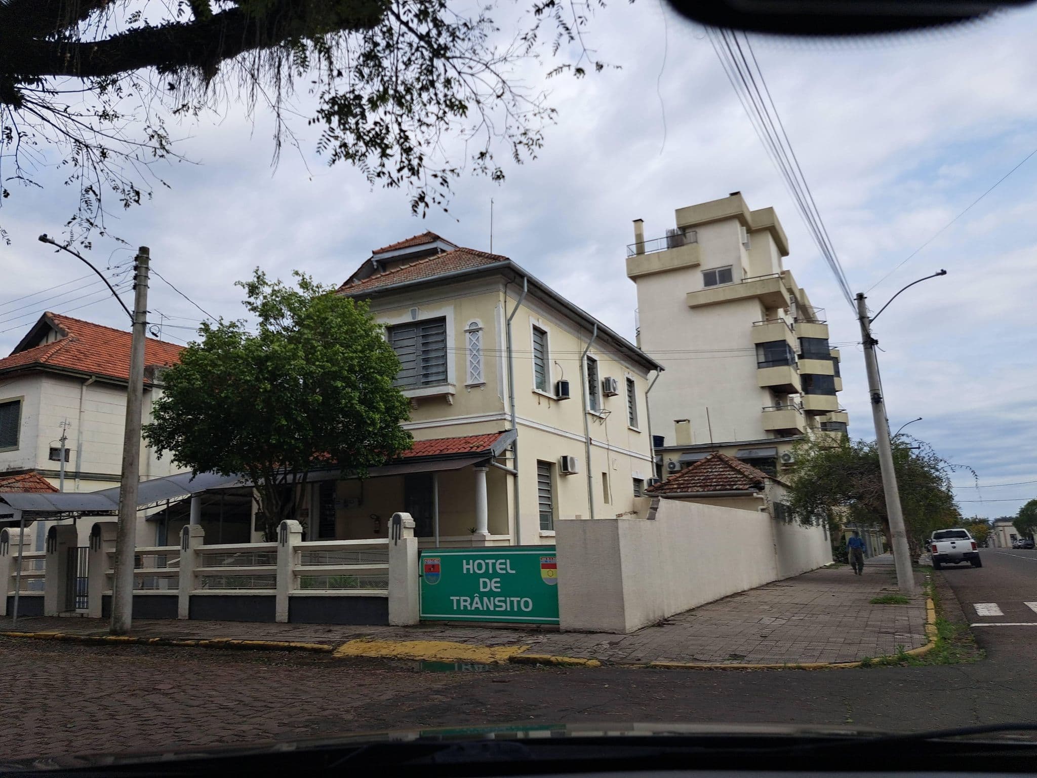 Street view near Hotel de Trânsito do Alegrete, Alegrete — © Di2025 (CC BY-SA · Mapillary)