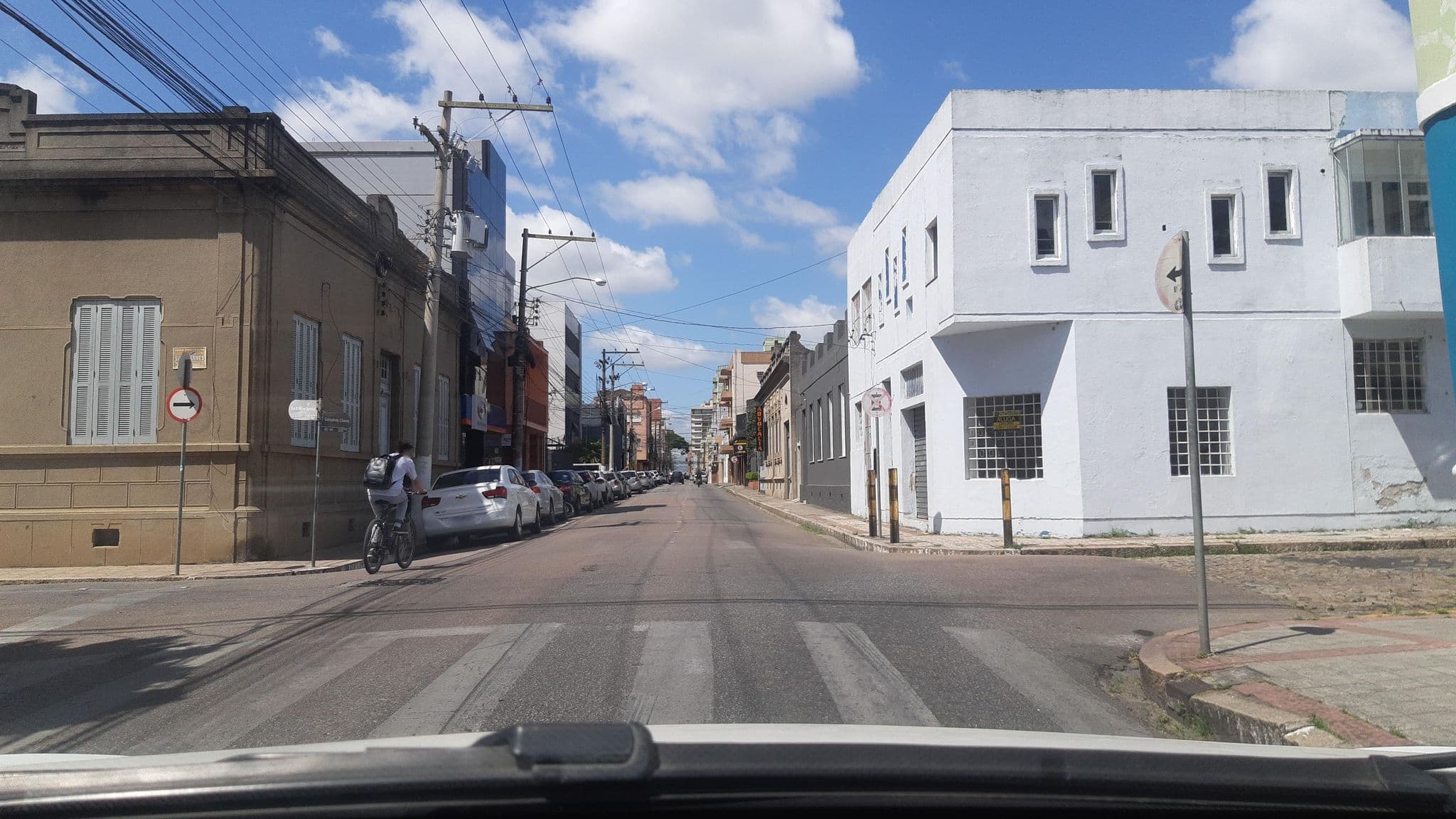 Street view near Pelotas Bier Hostel, Pelotas — © Kaart_Local (CC BY-SA · Mapillary)