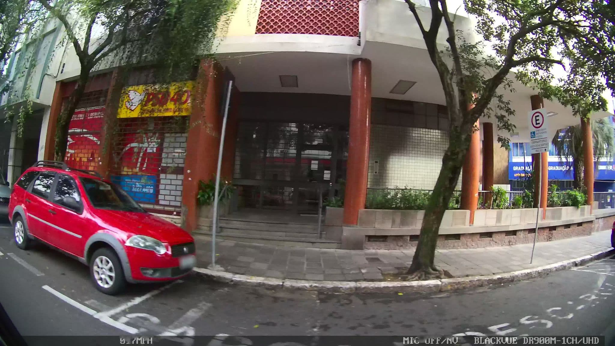 Street view near Hotel Privè, Porto Alegre — © kaart_1 (CC BY-SA · Mapillary)