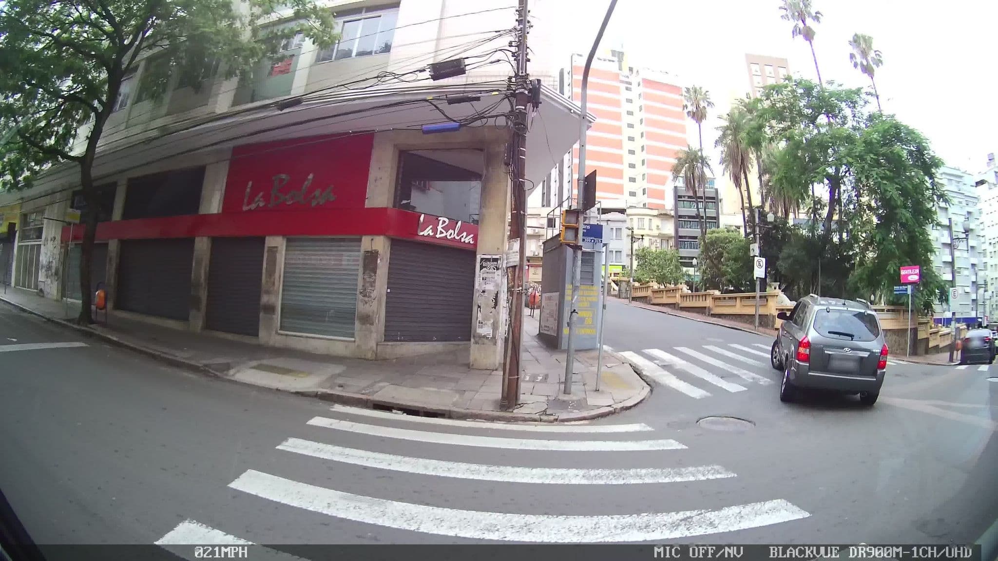Street view near Hotel Plaza Porto Alegre, Porto Alegre — © kaart_1 (CC BY-SA · Mapillary)