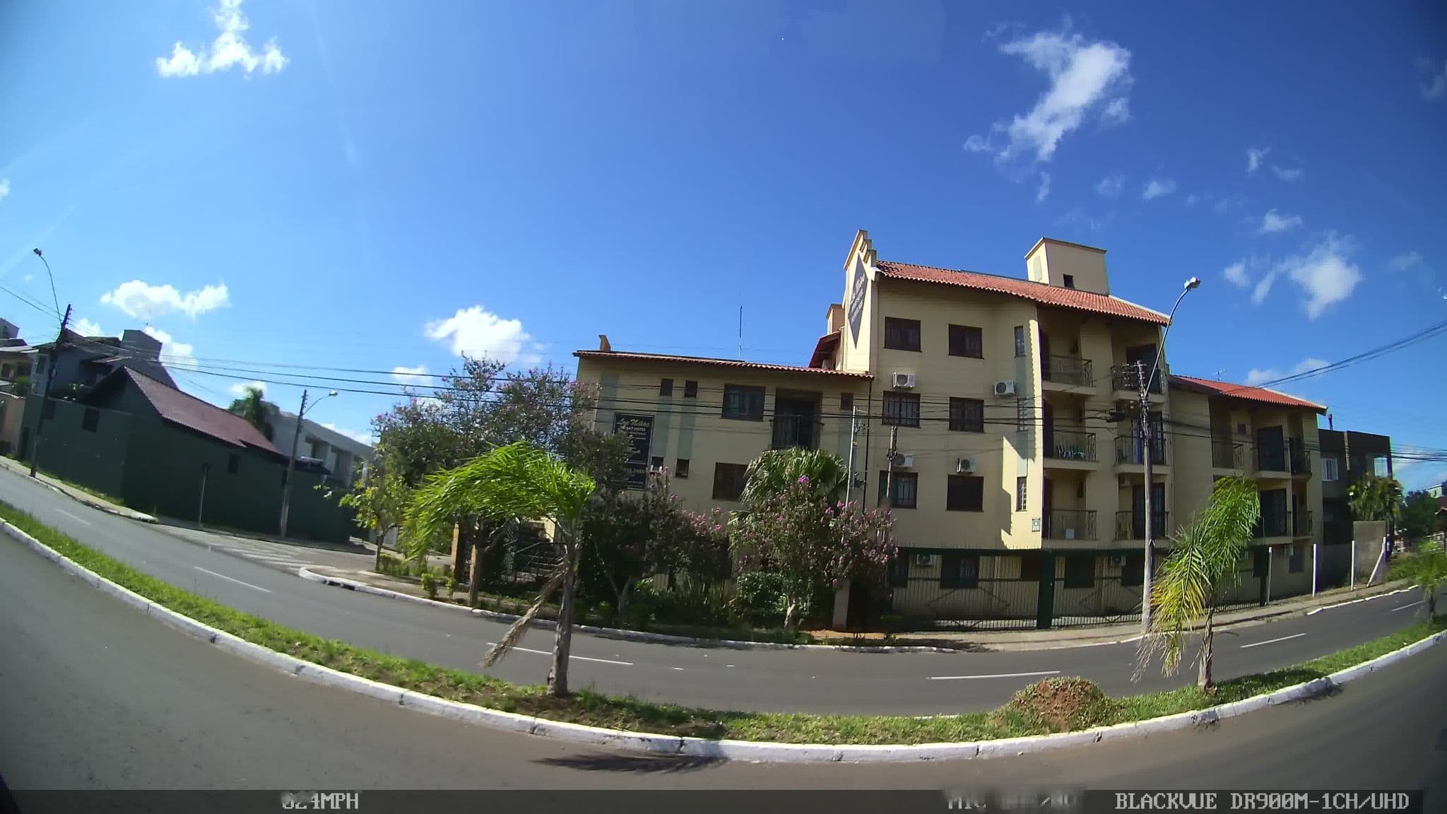 Street view near Los Ninos Apart Hotel, Esteio — © kaart_1 (CC BY-SA · Mapillary)