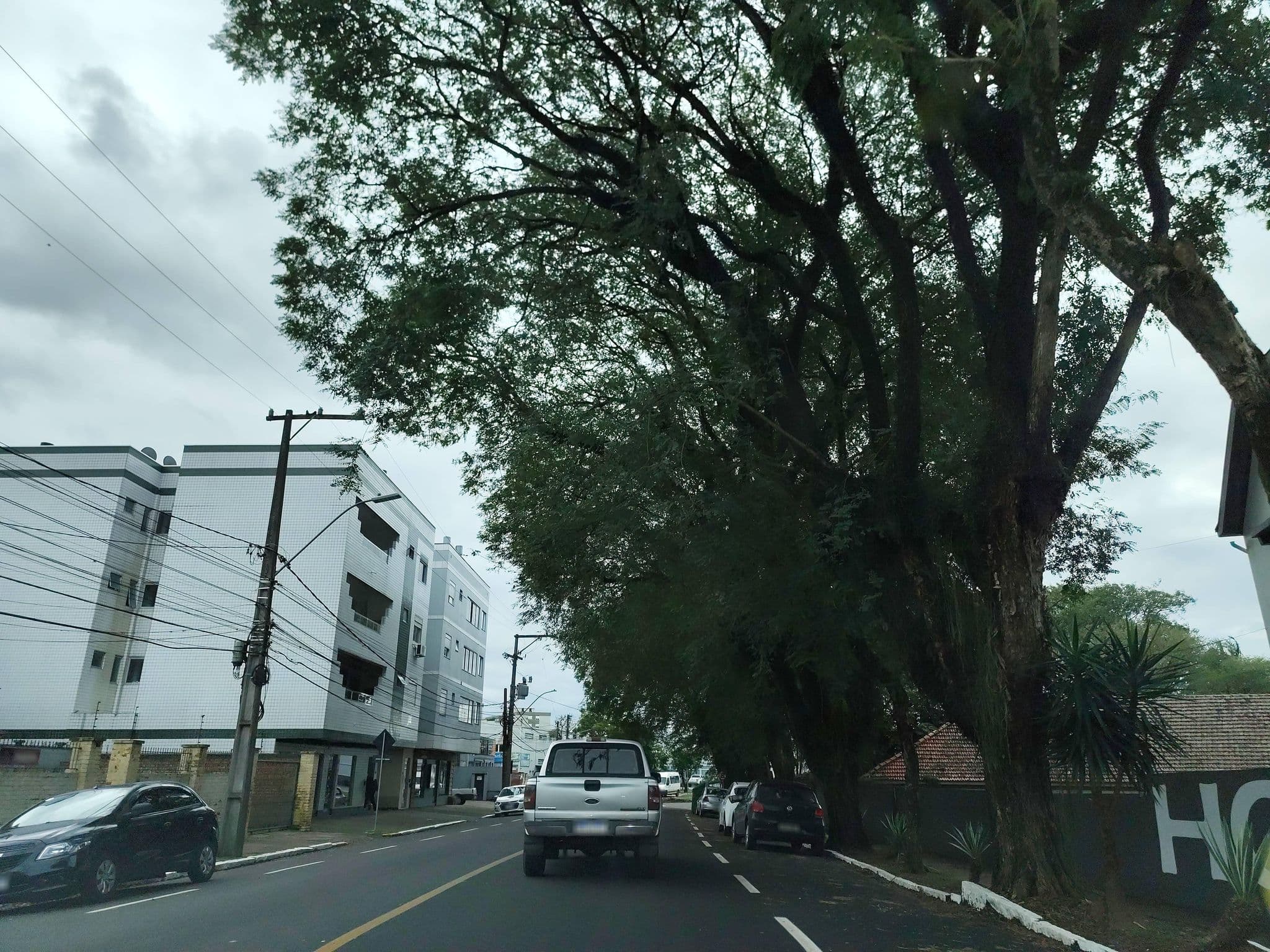 Street view near Hotel Vila Flor, Santa Cruz do Sul — © sulriograndense (CC BY-SA · Mapillary)