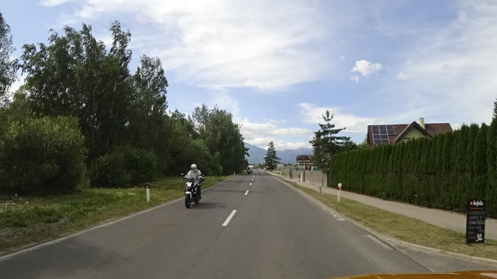 Street view near Villa Orchidea, Huncovce — © kino (CC BY-SA · Mapillary)