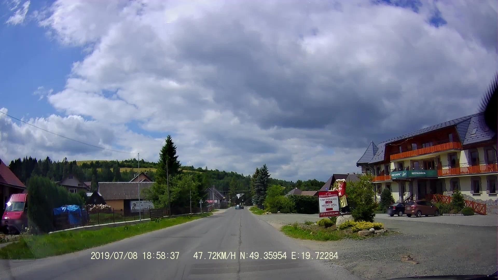 Street view near Orava Hotel, Liesek — © maxim752 (CC BY-SA · Mapillary)