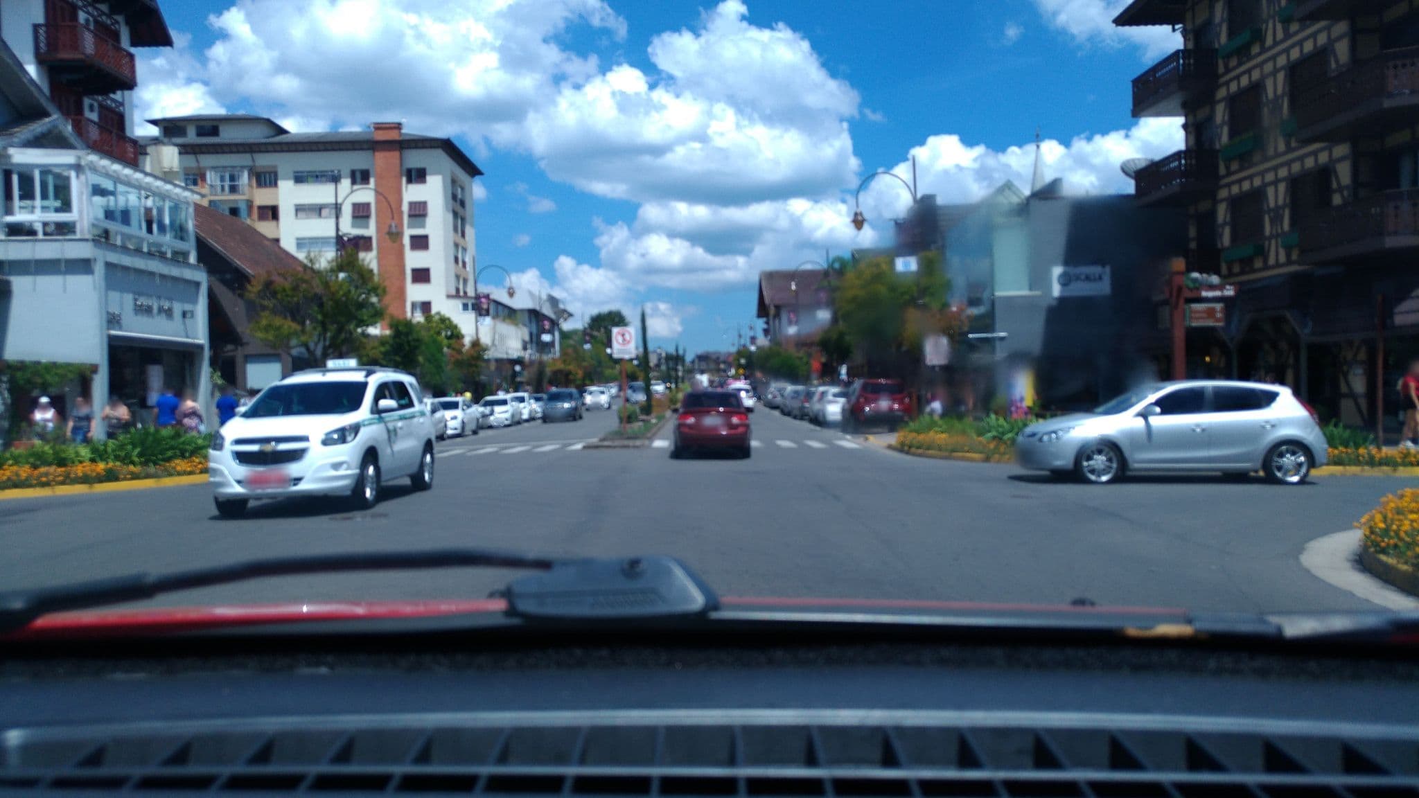 Street view near ModeVie Boutique Hotel, Gramado — © viniciusgrassi (CC BY-SA · Mapillary)