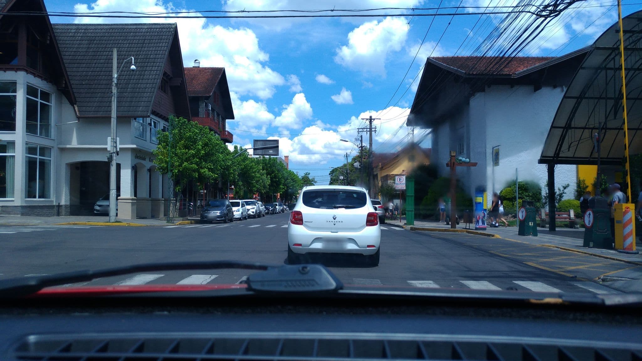 Street view near Hotel Pousada Querencia, Gramado — © viniciusgrassi (CC BY-SA · Mapillary)