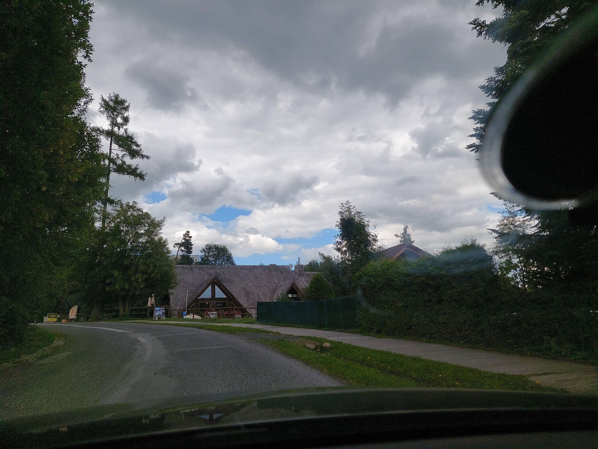 Street view near Wellness Mountain Cottage Ceder, Vysoké Tatry — © Apirnus (CC BY-SA · Mapillary)