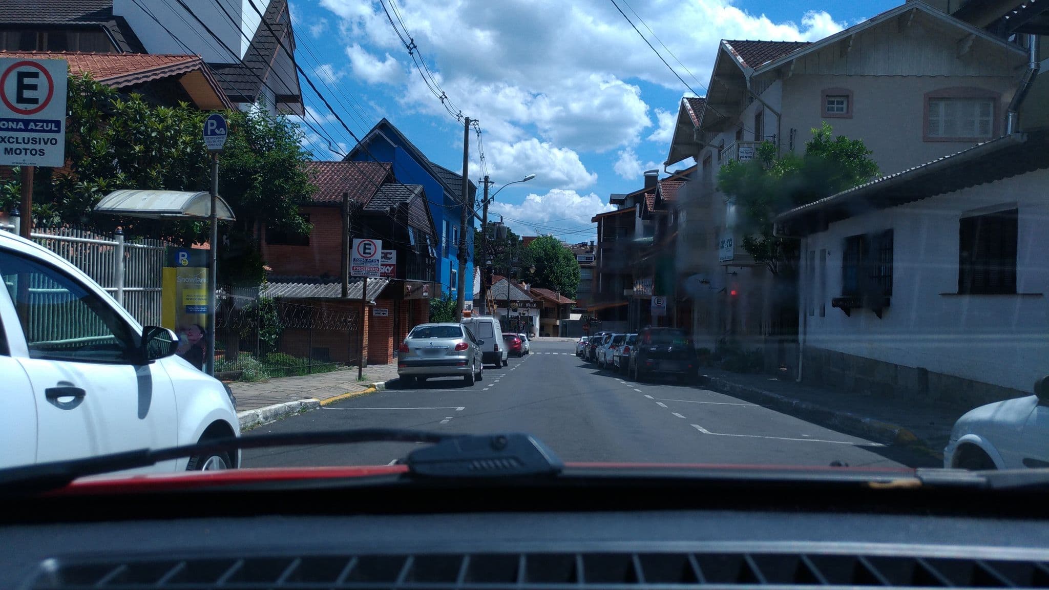 Street view near Casa João e Maria I, Gramado — © viniciusgrassi (CC BY-SA · Mapillary)