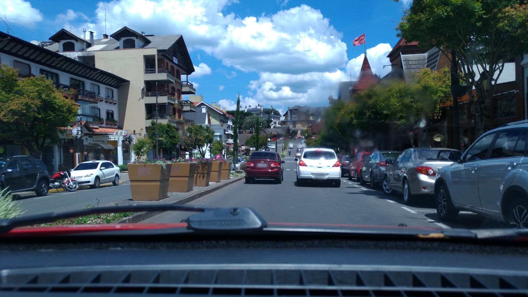 Street view near Residence Club Hard Rock Hotel Gramado | Sala De Vendas, Gramado — © viniciusgrassi (CC BY-SA · Mapillary)