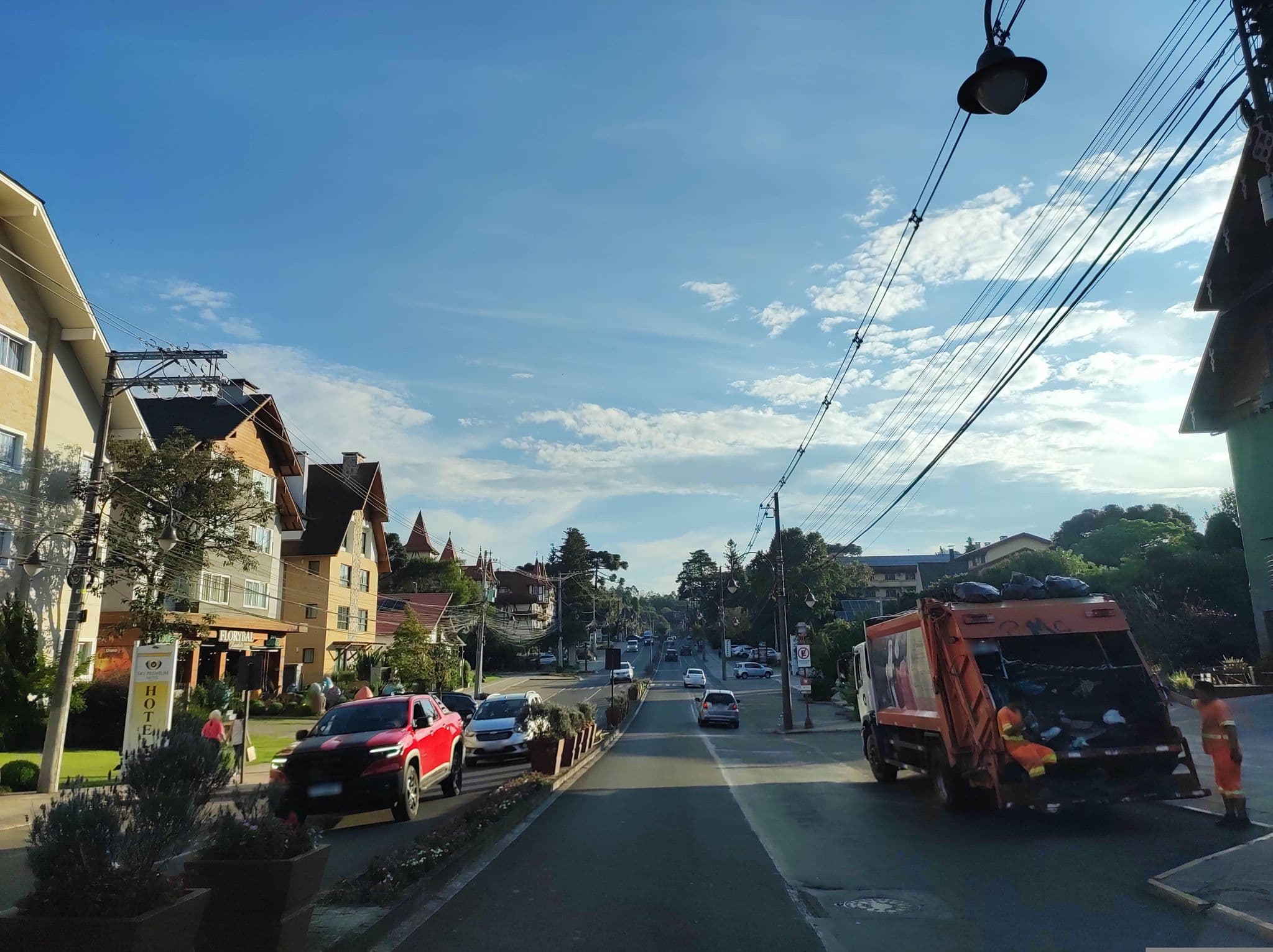 Street view near Hotel Laghetto Vivace Viale, Gramado — © diegokrein (CC BY-SA · Mapillary)