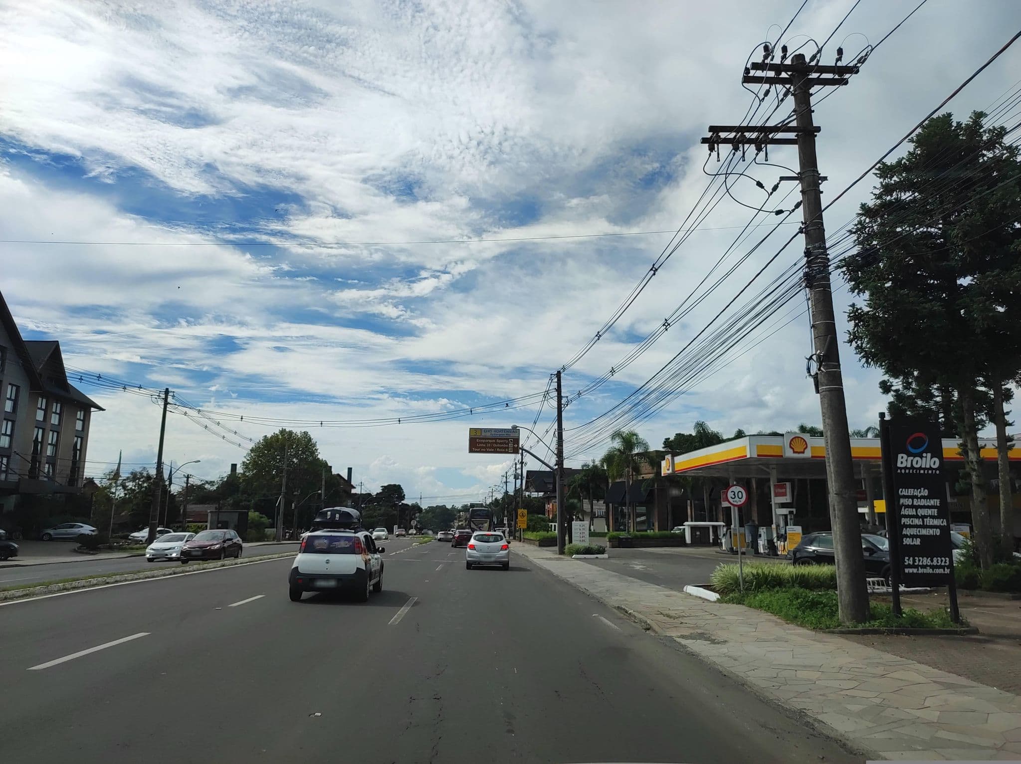 Street view near Pousada Dos Passaros, Gramado — © diegokrein (CC BY-SA · Mapillary)