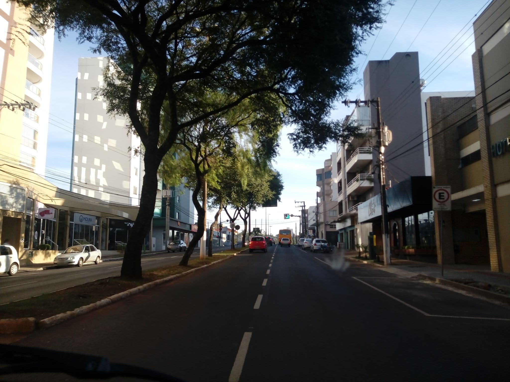 Street view near Hotel Chapecó Plus, Chapecó — © dclarks (CC BY-SA · Mapillary)