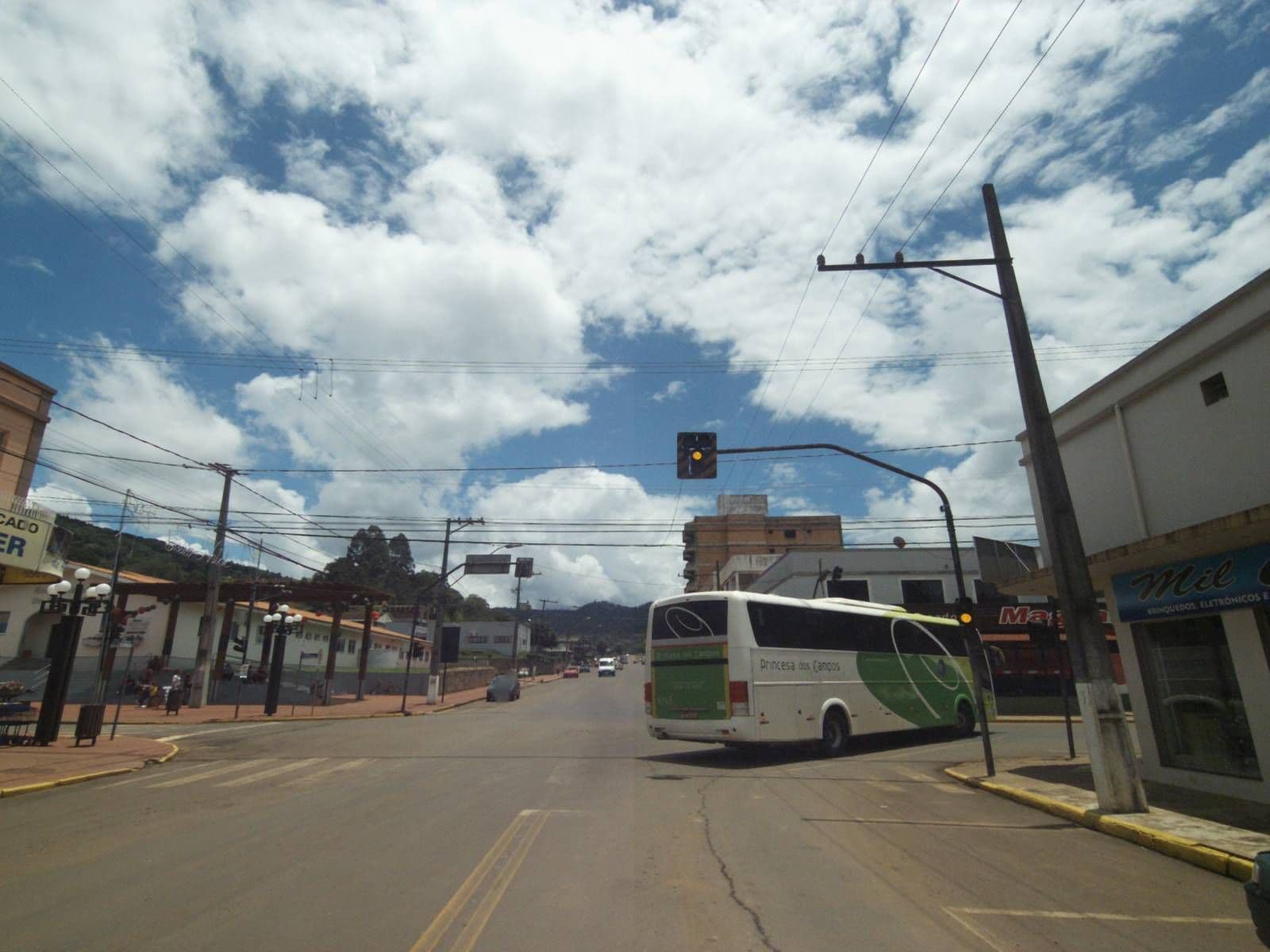 Street view near Hotel Jalles, Bituruna — © projevias (CC BY-SA · Mapillary)