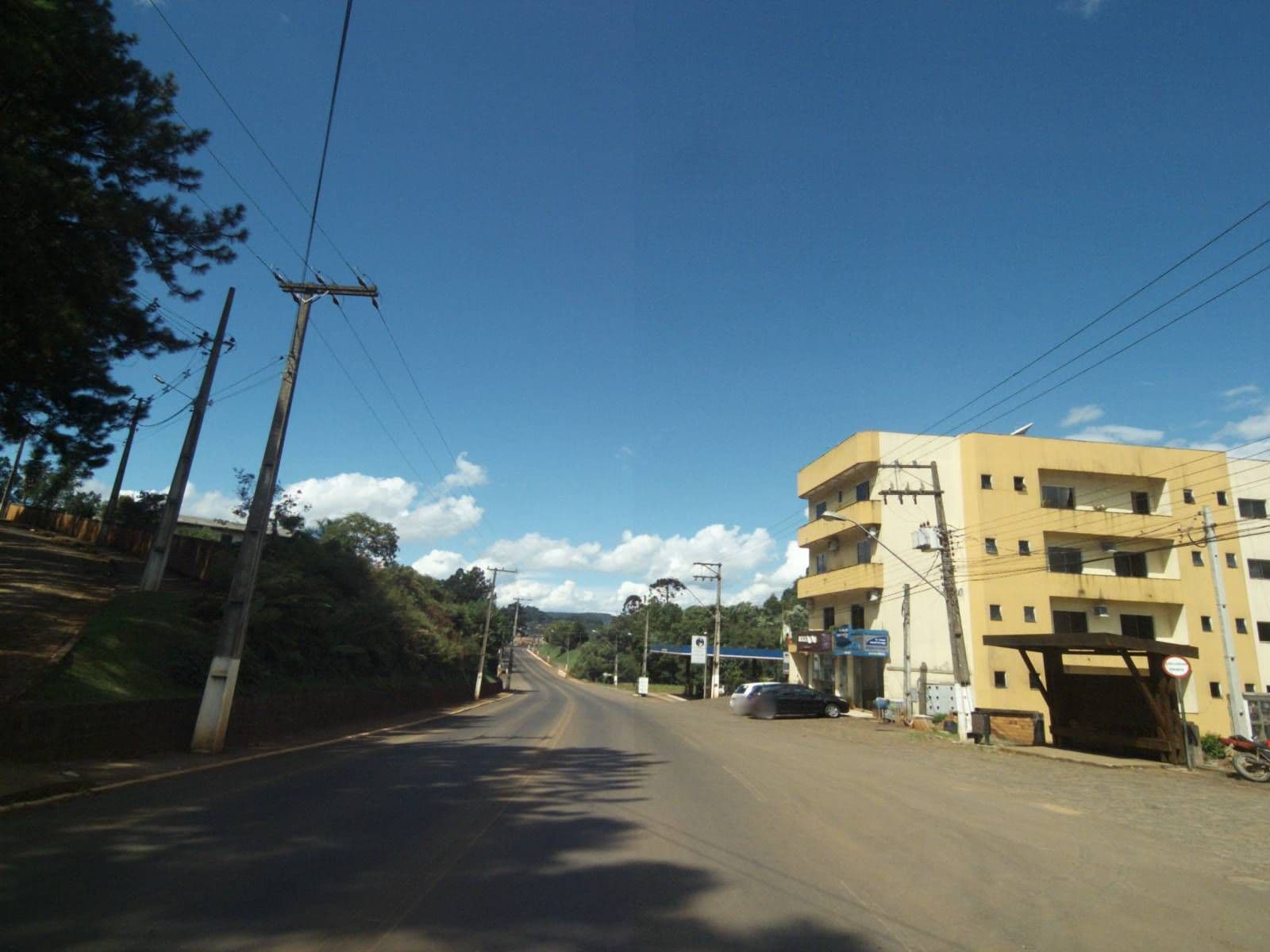 Street view near Hotel Grezelle, Bituruna — © projevias (CC BY-SA · Mapillary)