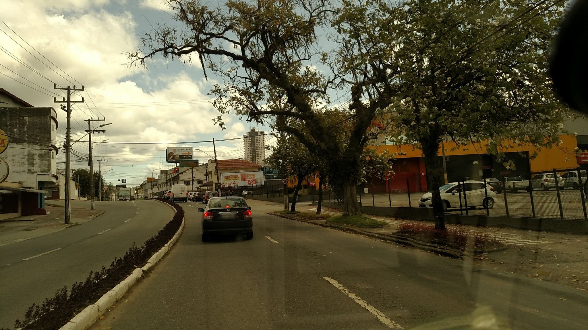 Street view near Meio Da Rua, Blumenau — © adrianojbr (CC BY-SA · Mapillary)