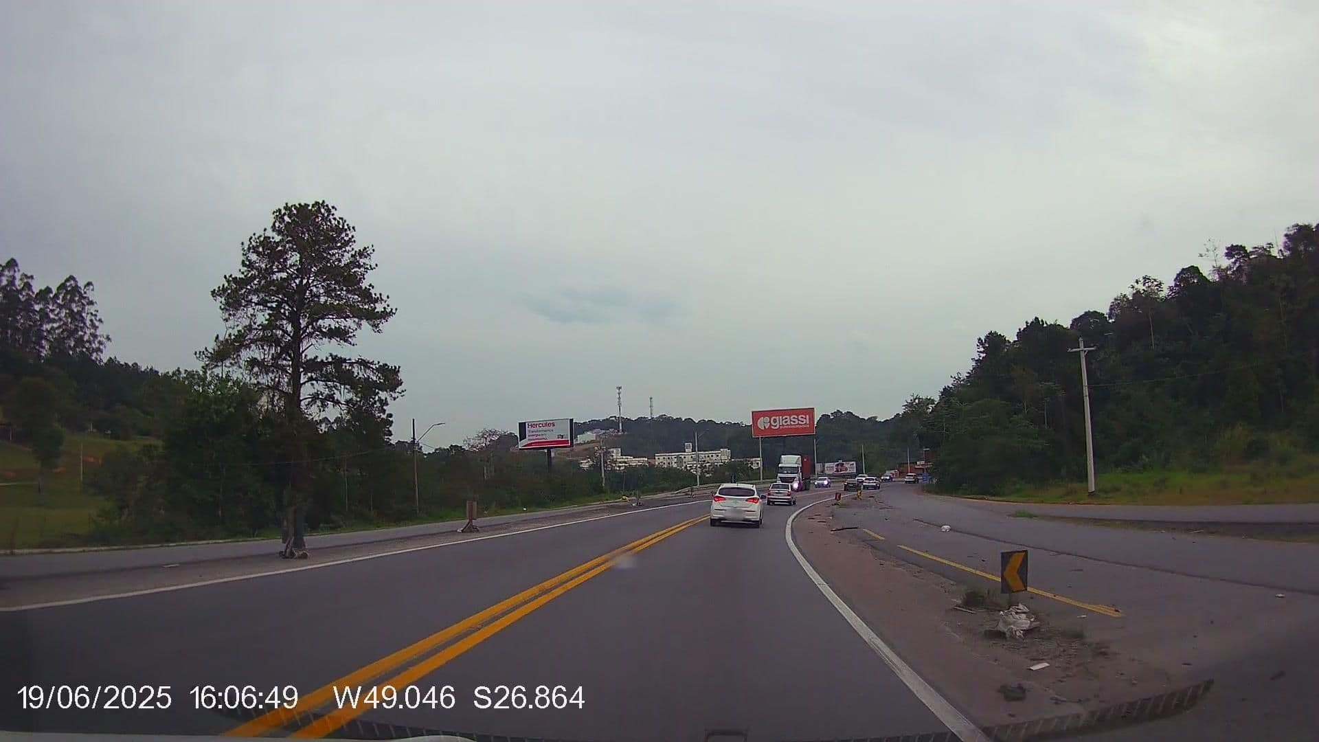 Street view near Hotel Verde Vale, Blumenau — © tomio (CC BY-SA · Mapillary)