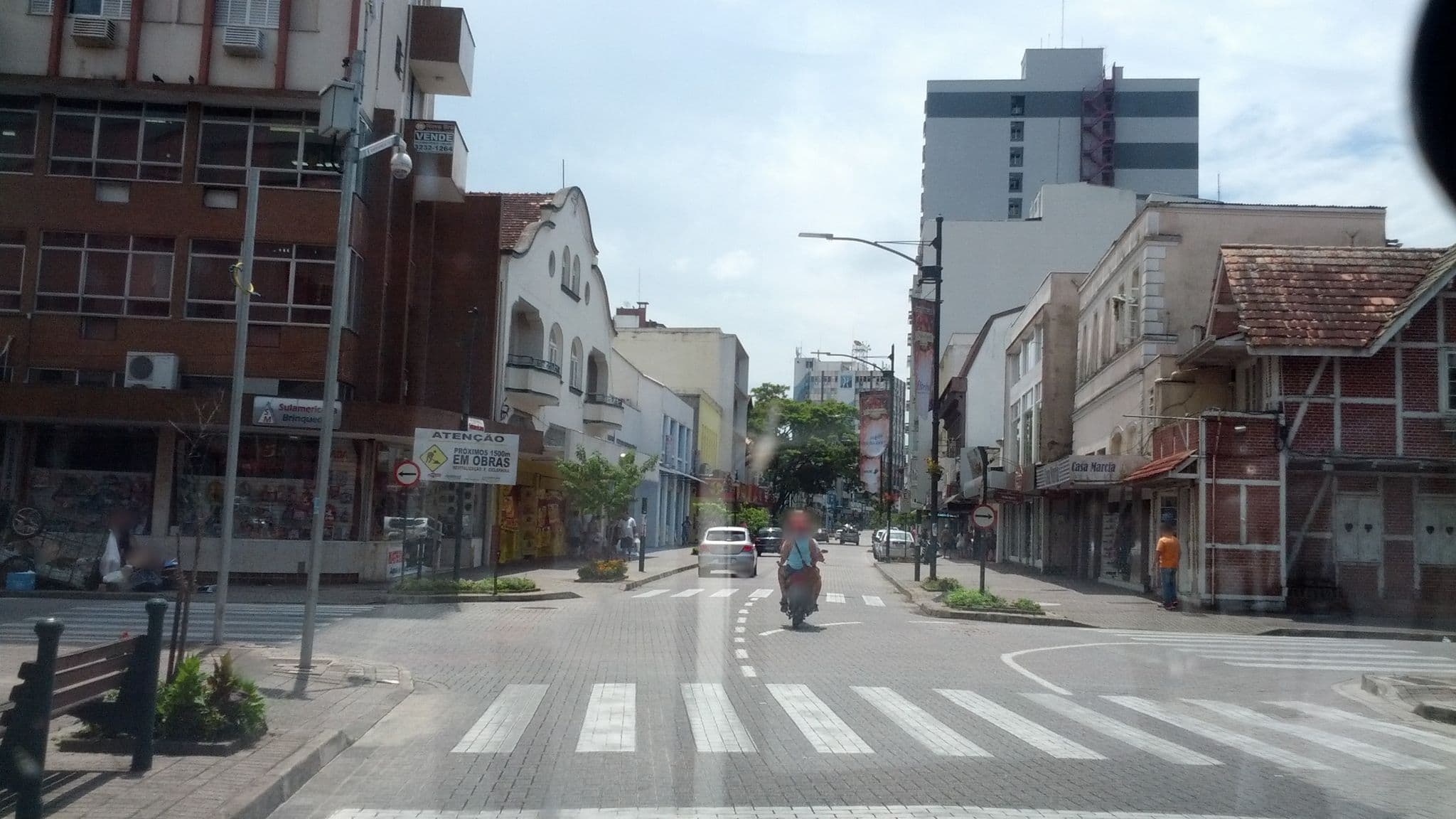 Street view near Grand Hotel Blumenau, Blumenau — © poeiradasestrelas (CC BY-SA · Mapillary)