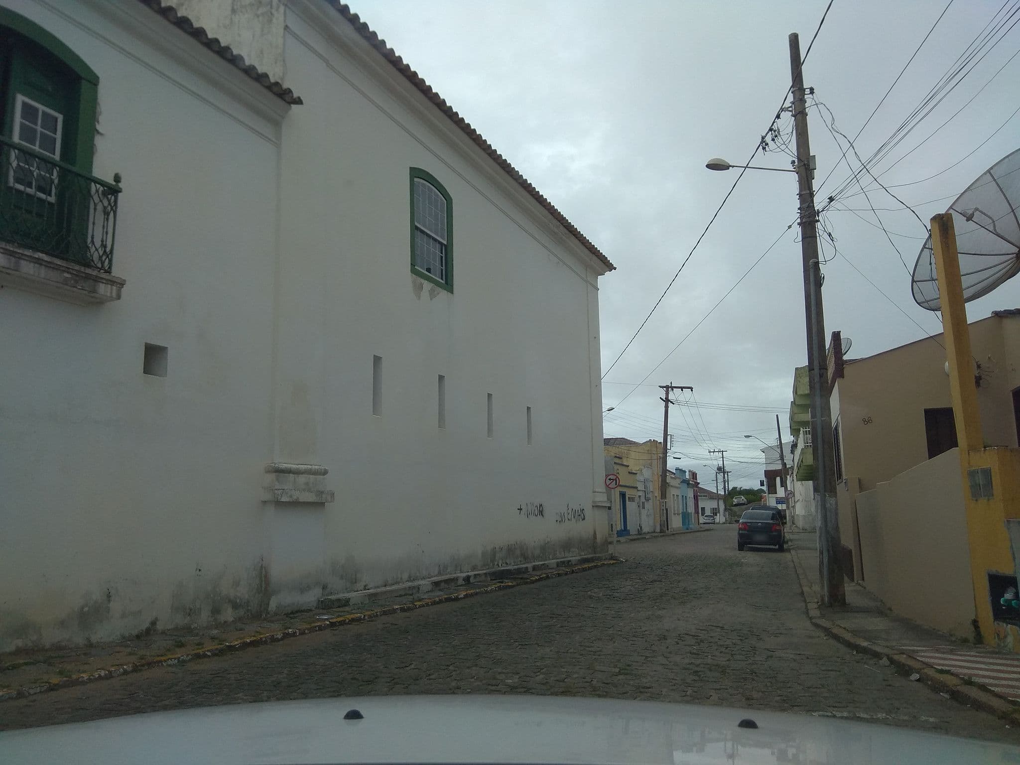 Street view near Hotel Taperoa, Laguna — © carlosbrys (CC BY-SA · Mapillary)