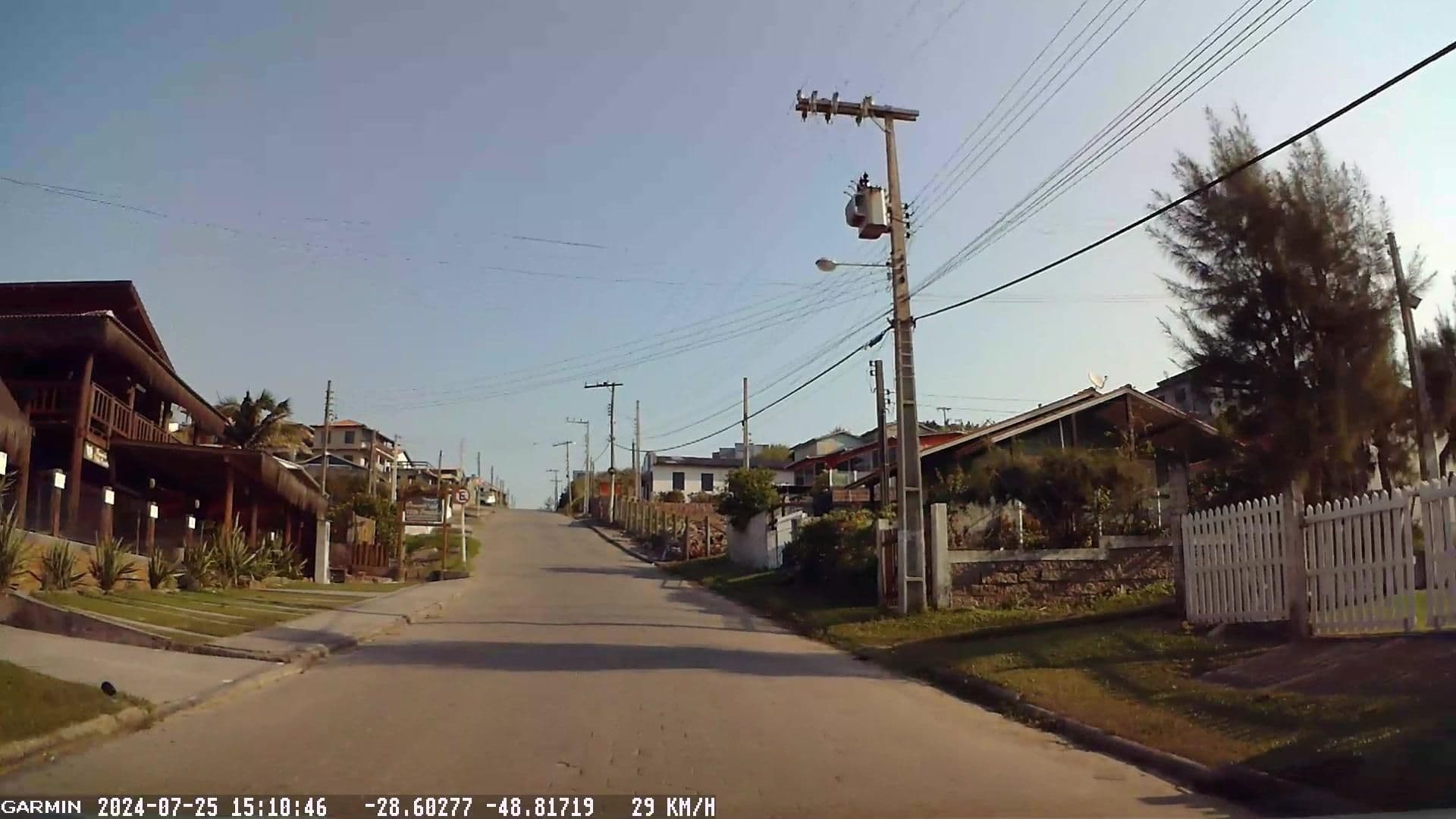 Street view near Pousada Villa Prainha, Laguna — © tomio (CC BY-SA · Mapillary)