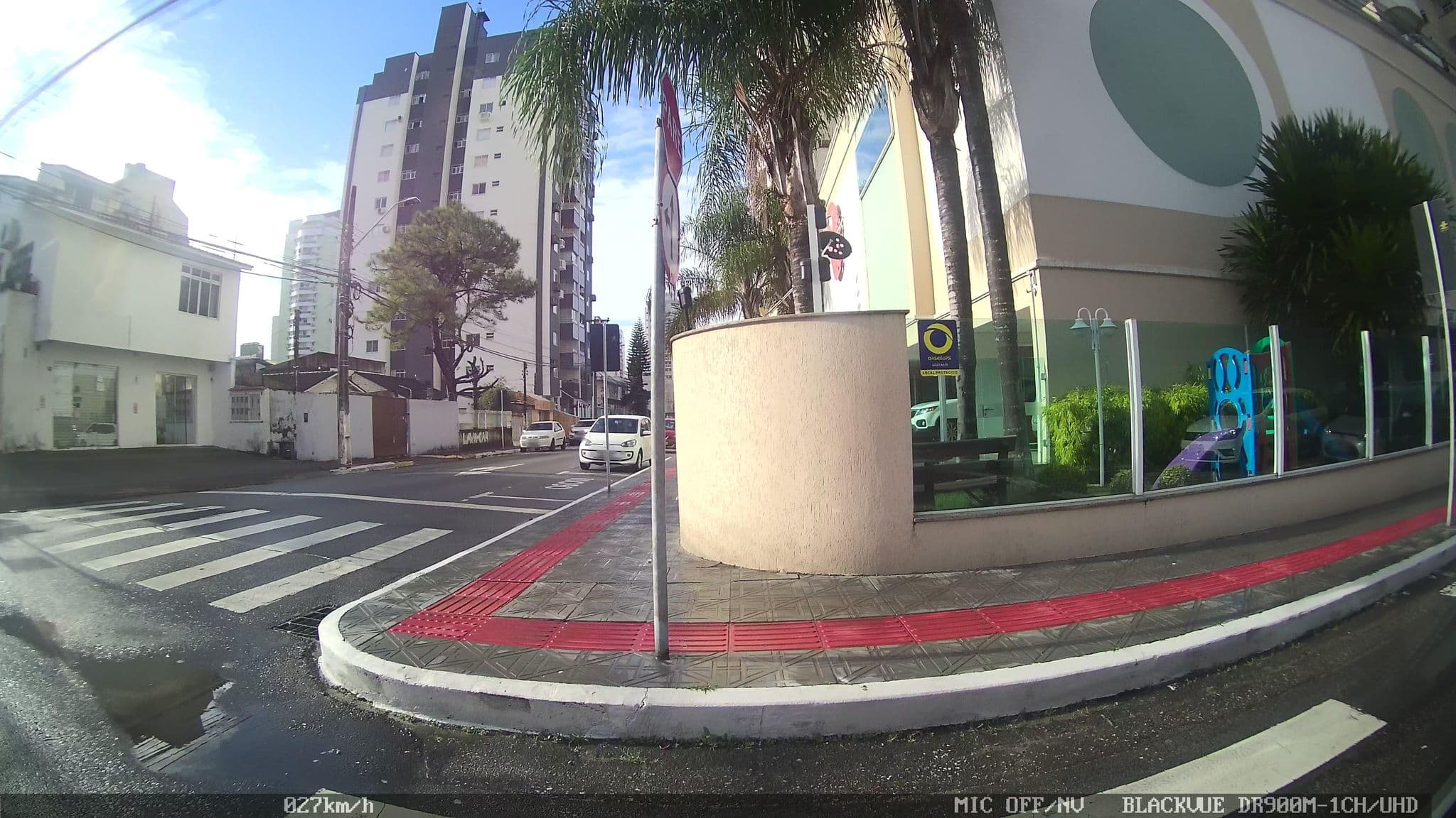Street view near Jacques' Apart Hotel, São José — © kaart5 (CC BY-SA · Mapillary)