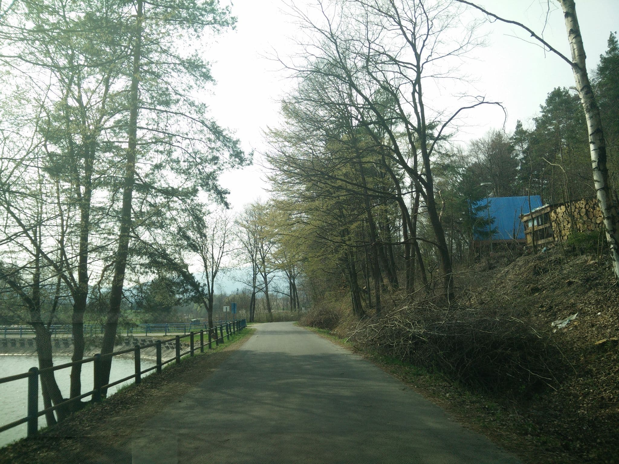 Street view near Chata Priehrada, Nedožery-Brezany — © kayle (CC BY-SA · Mapillary)
