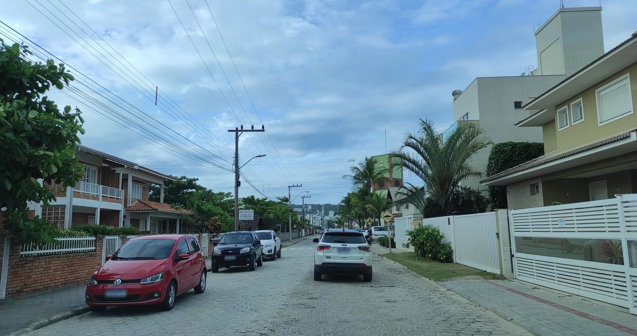 Street view near Refúgio dos Guaiás Apart, Bombinhas — © diegokrein (CC BY-SA · Mapillary)