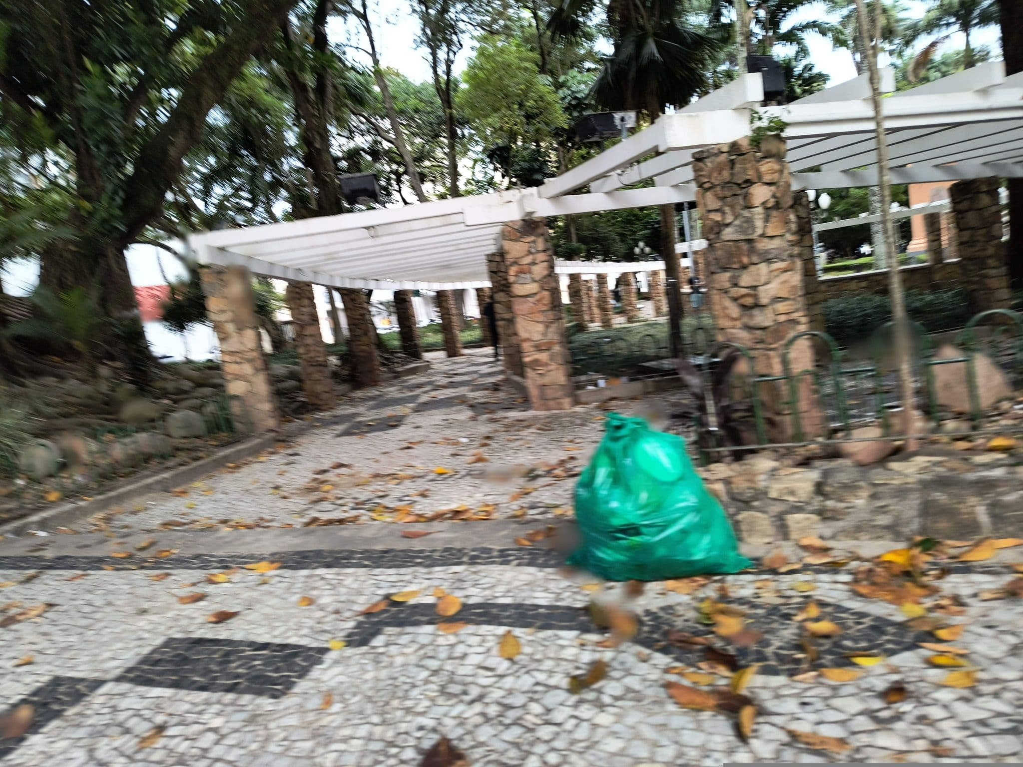 Street view near Pousada Moleques do Sul, Florianópolis — © mapeadora (CC BY-SA · Mapillary)