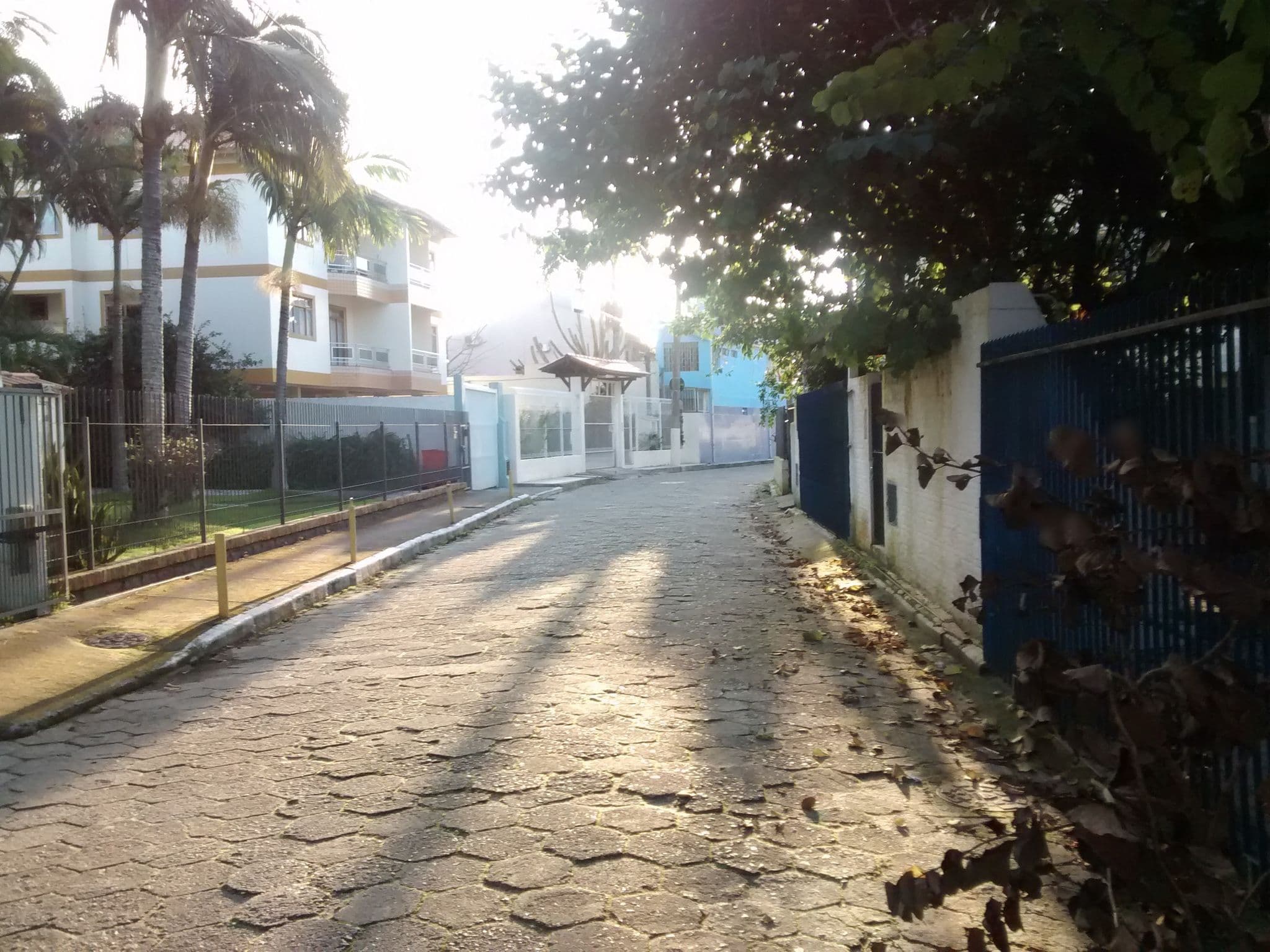 Street view near Pousada Muller da Cachoeira, Governador Celso Ramos — © fvull (CC BY-SA · Mapillary)