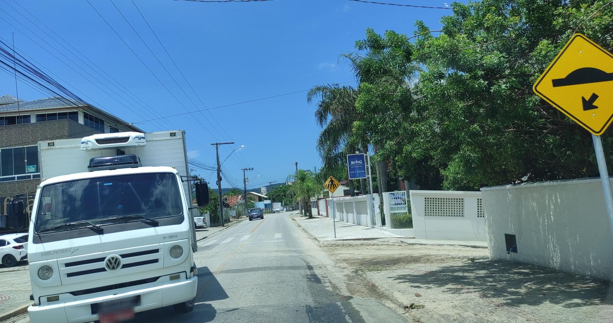 Street view near temporada de aluguel, Bombinhas — © diegokrein (CC BY-SA · Mapillary)