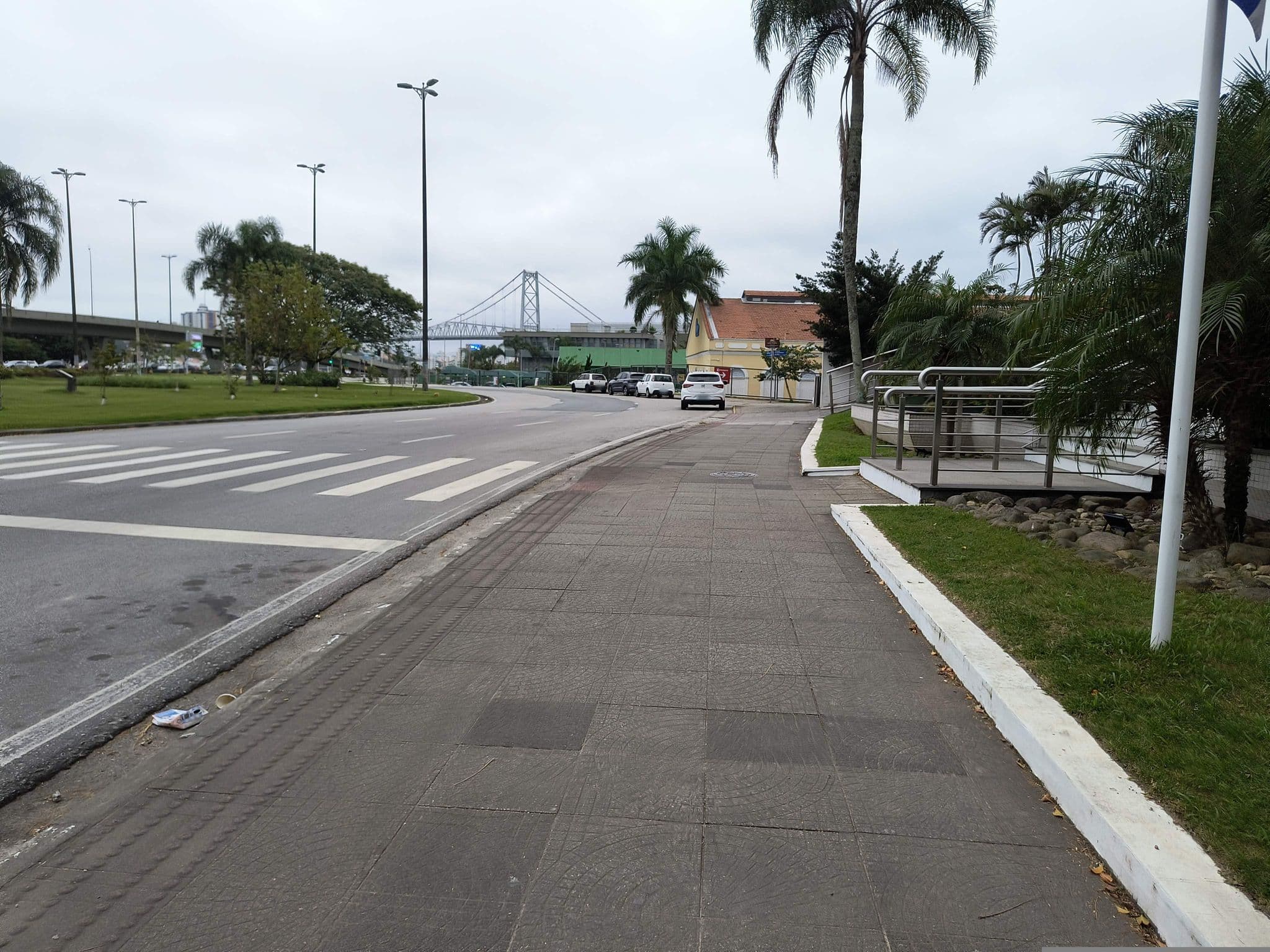 Street view near InterCity Premium, Florianópolis — © mapeadora (CC BY-SA · Mapillary)