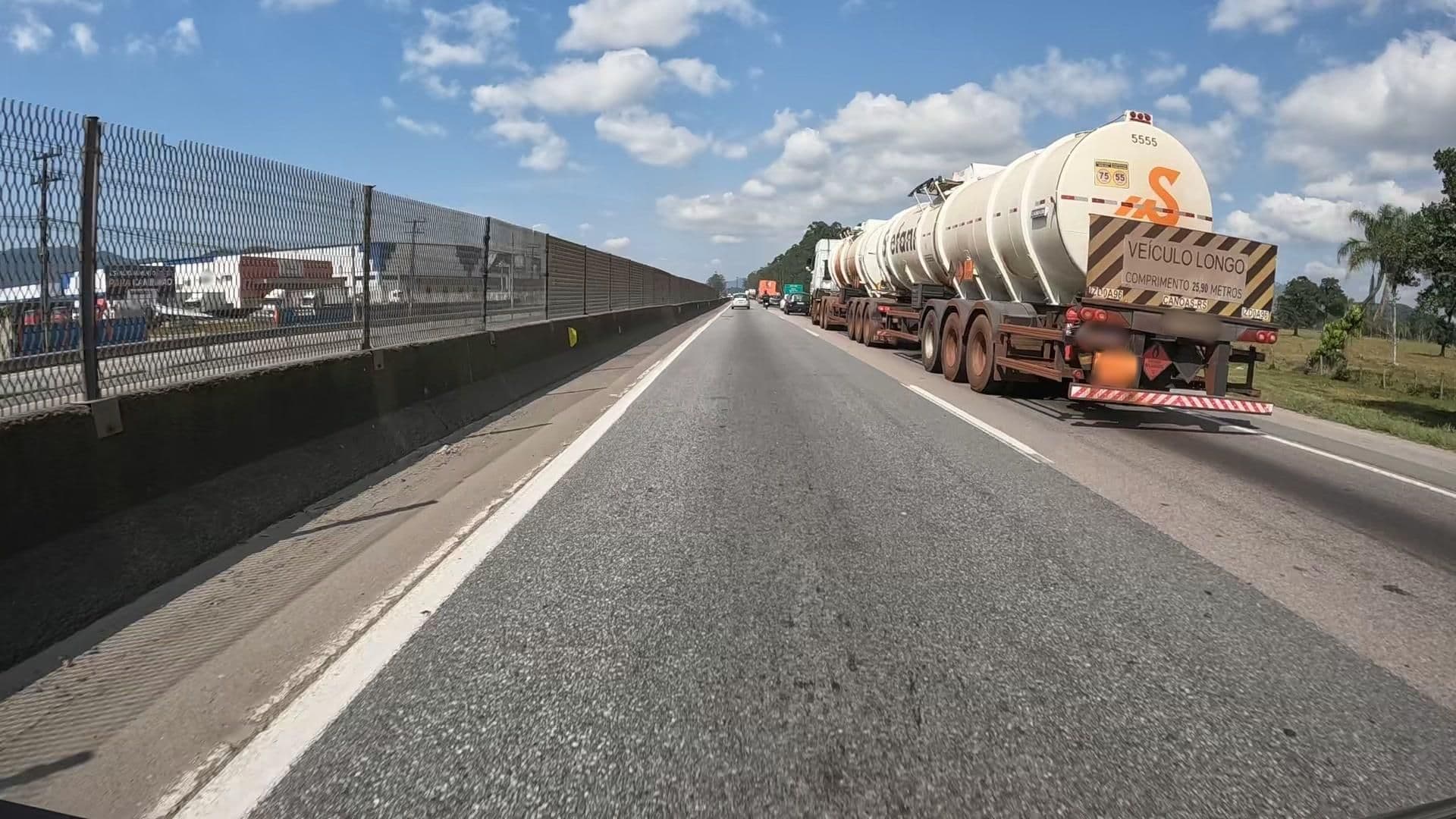 Street view near Bombinhas Summer Beach, Itajaí — © HOUER (CC BY-SA · Mapillary)