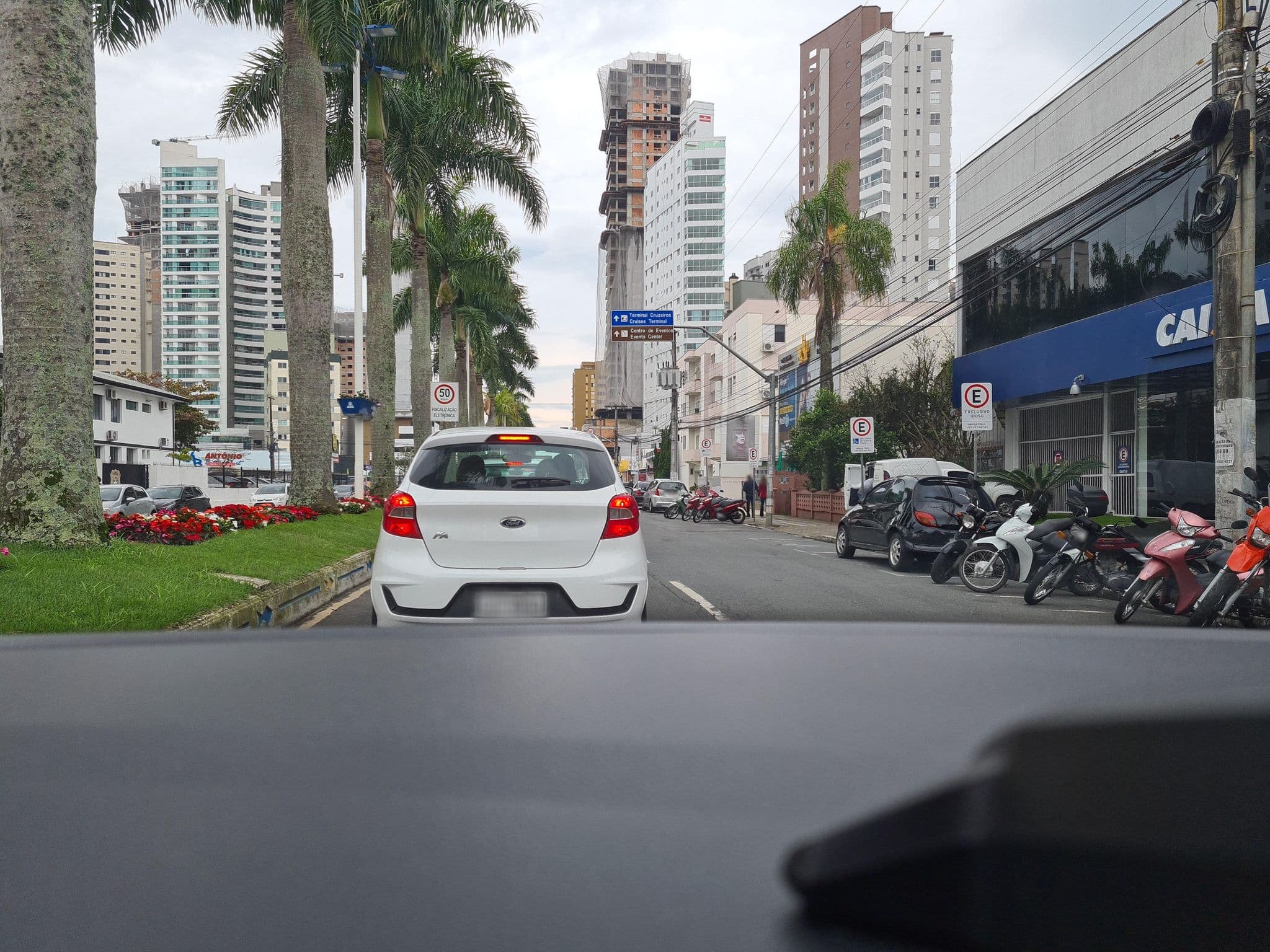 Street view near Sandri Palace Hotel Quarto 405, Itajaí — © caconog (CC BY-SA · Mapillary)