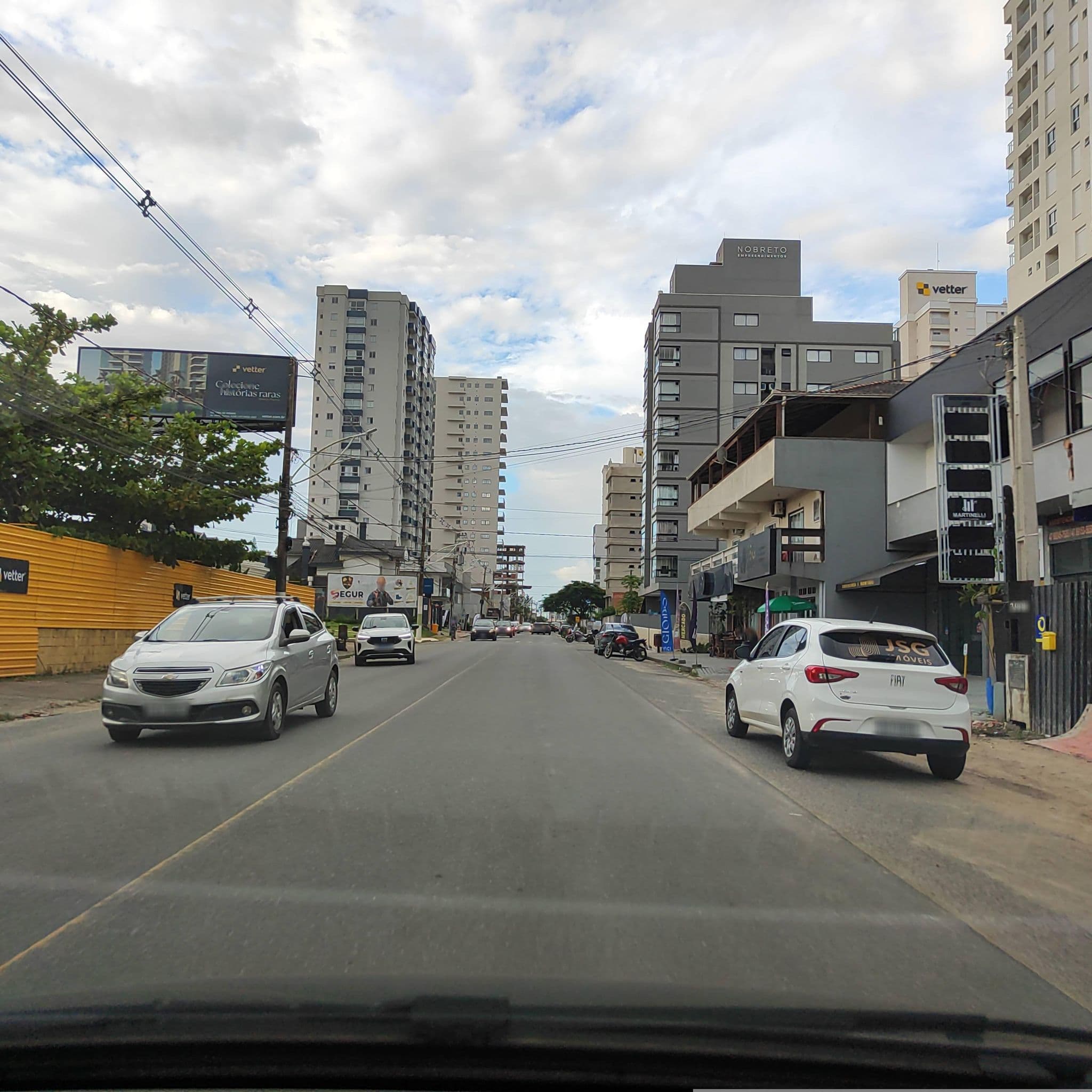 Street view near Hotel Villa Praia, Balneário Piçarras — © guilhermebelegante (CC BY-SA · Mapillary)