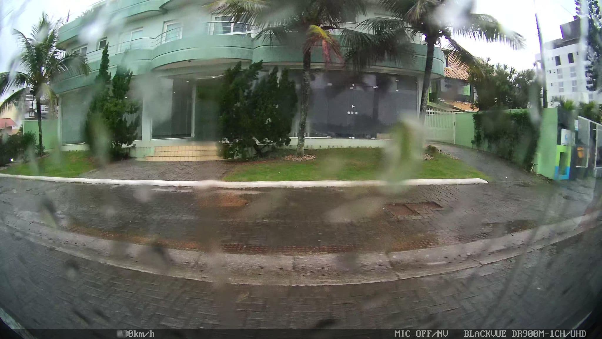 Street view near Brava Point Bar & Guest House, Itajaí — © kaart5 (CC BY-SA · Mapillary)